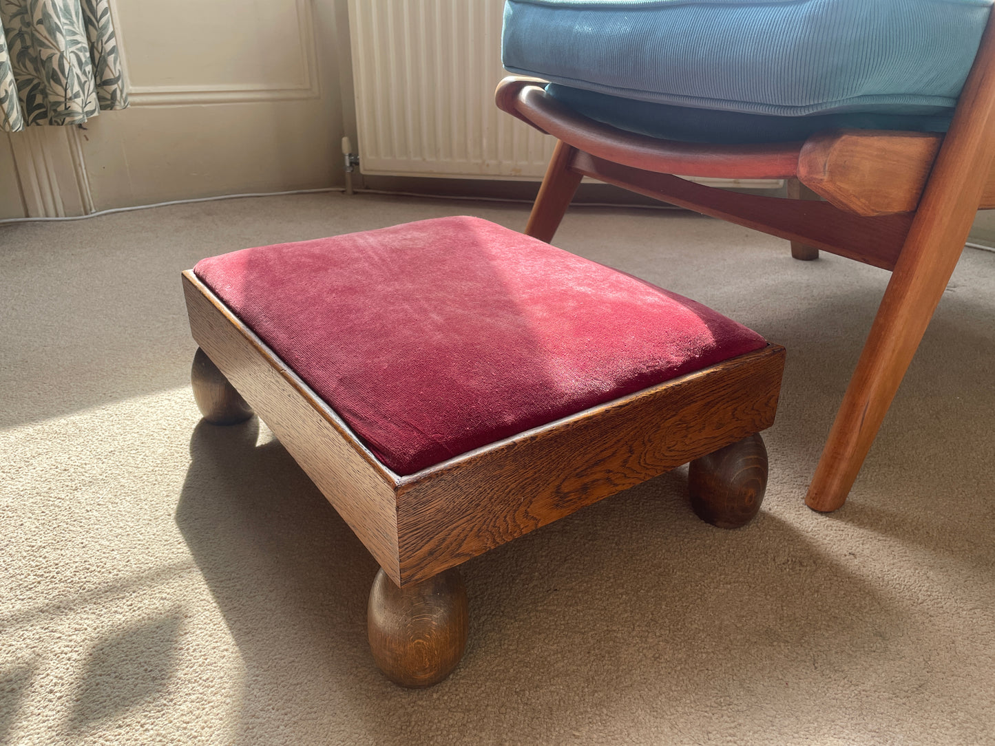 Rustic Oak Footstool with Red Velvet Seat – Vintage 46×35cm Farmhouse Foot Rest with Turned Bun Feet
