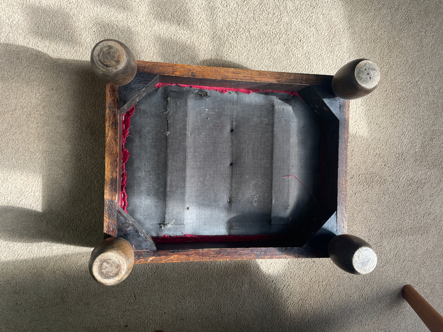 Rustic Oak Footstool with Red Velvet Seat – Vintage 46×35cm Farmhouse Foot Rest with Turned Bun Feet