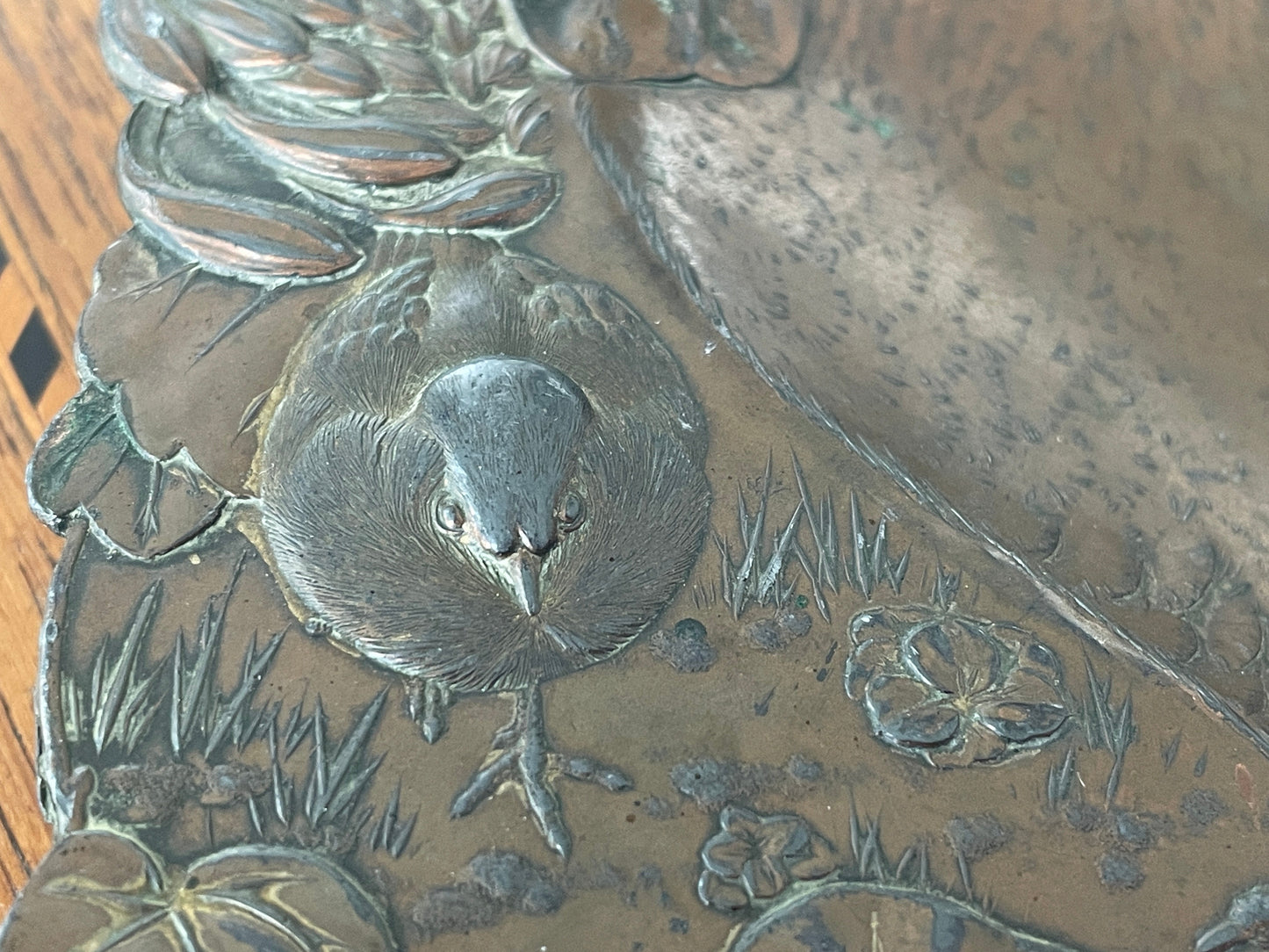 Antique Arts & Crafts Copper Repoussé Dish with Hen and Floral Design, Early 20th Century Decorative Metalwork, 18cm