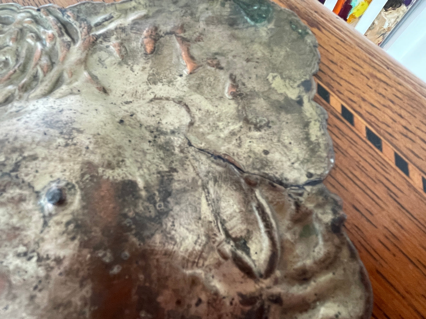 Antique Arts & Crafts Copper Repoussé Dish with Hen and Floral Design, Early 20th Century Decorative Metalwork, 18cm