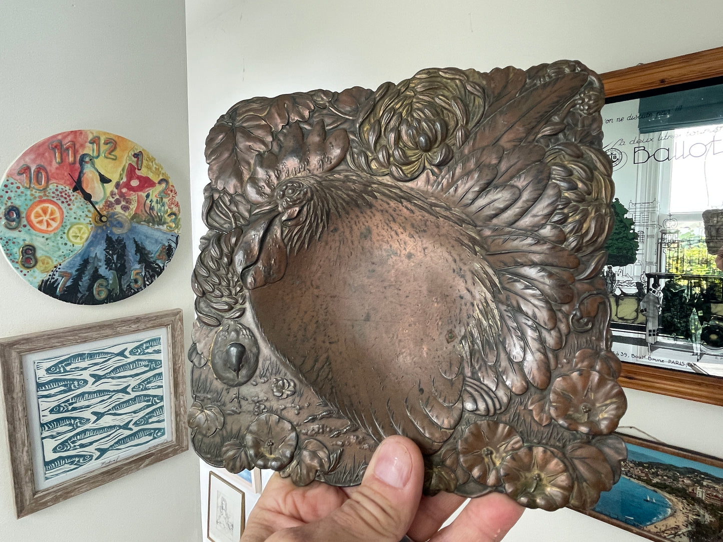Antique Arts & Crafts Copper Repoussé Dish with Hen and Floral Design, Early 20th Century Decorative Metalwork, 18cm