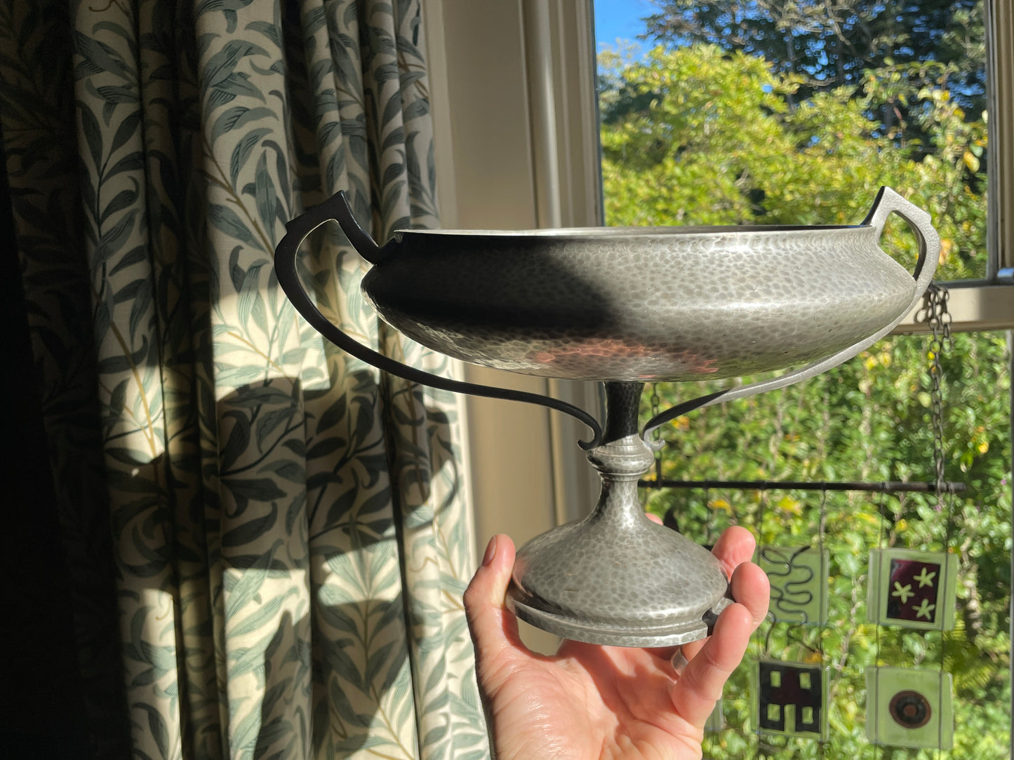 Arts & Crafts Hammered Pewter Comport by Hutton Sheffield c.1920 – English Pewter Tazza Bowl with Geometric Handles, 31cm
