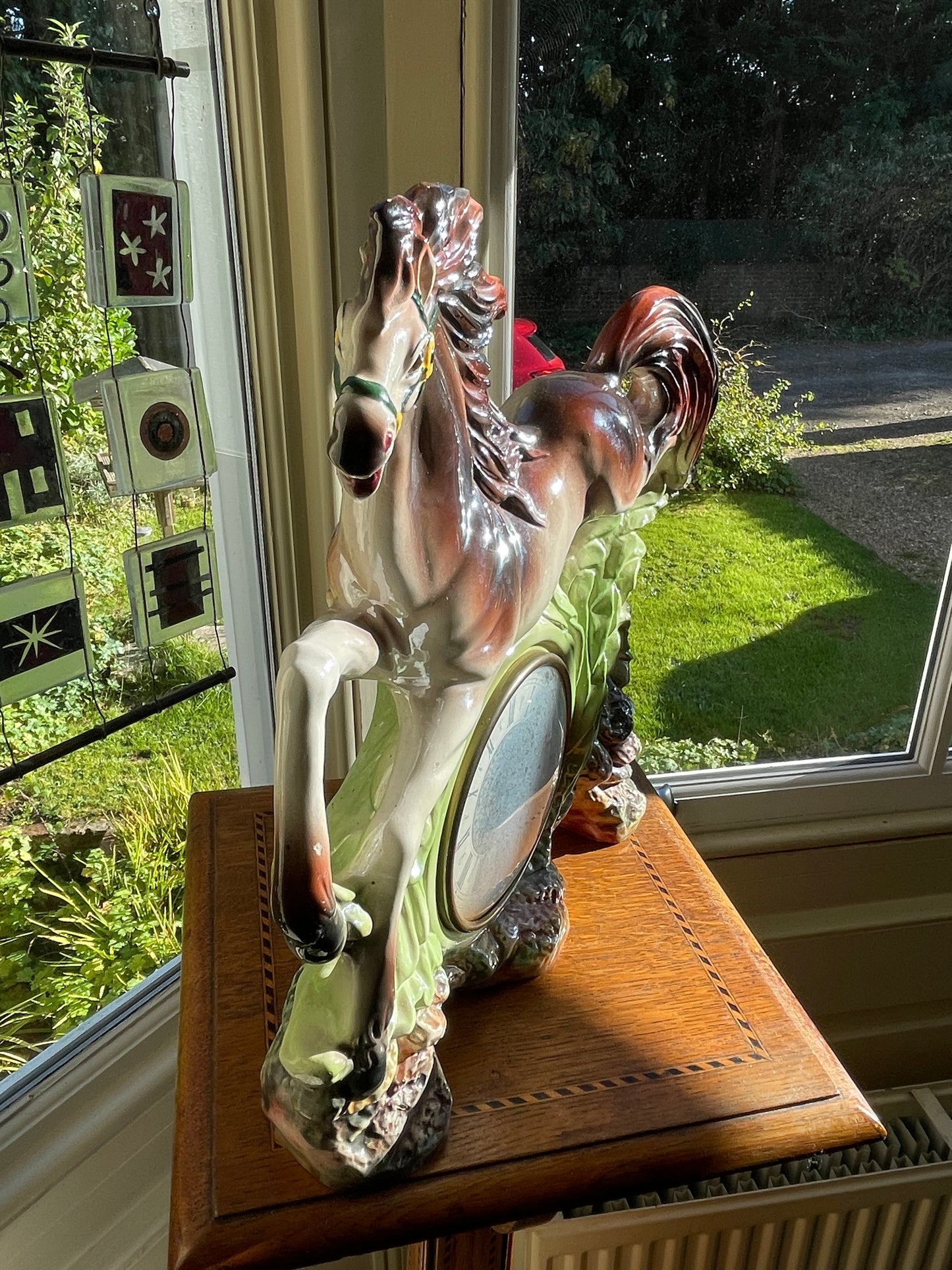 Mid-Century Italian Ceramic Horse Mantel Clock – Hand Painted Capodimonte Style with Mercedes West Germany 30-Hour Wind-Up Movement