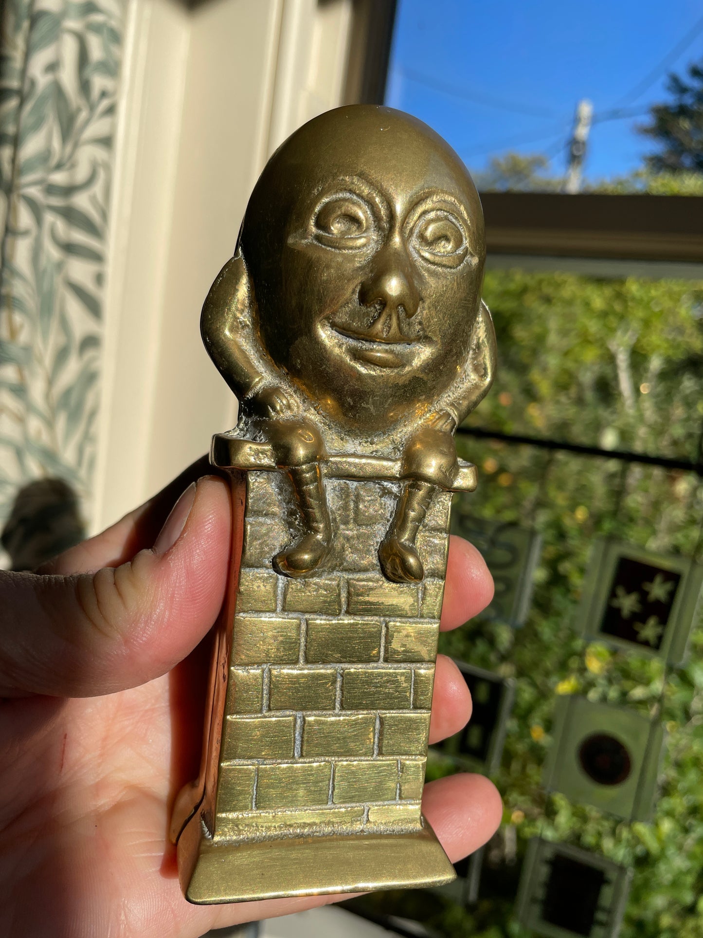 Vintage Brass Humpty Dumpty Money Box – 1950s English Nursery Rhyme Character Coin Bank, Mid-Century Brass Collectible (15 cm)