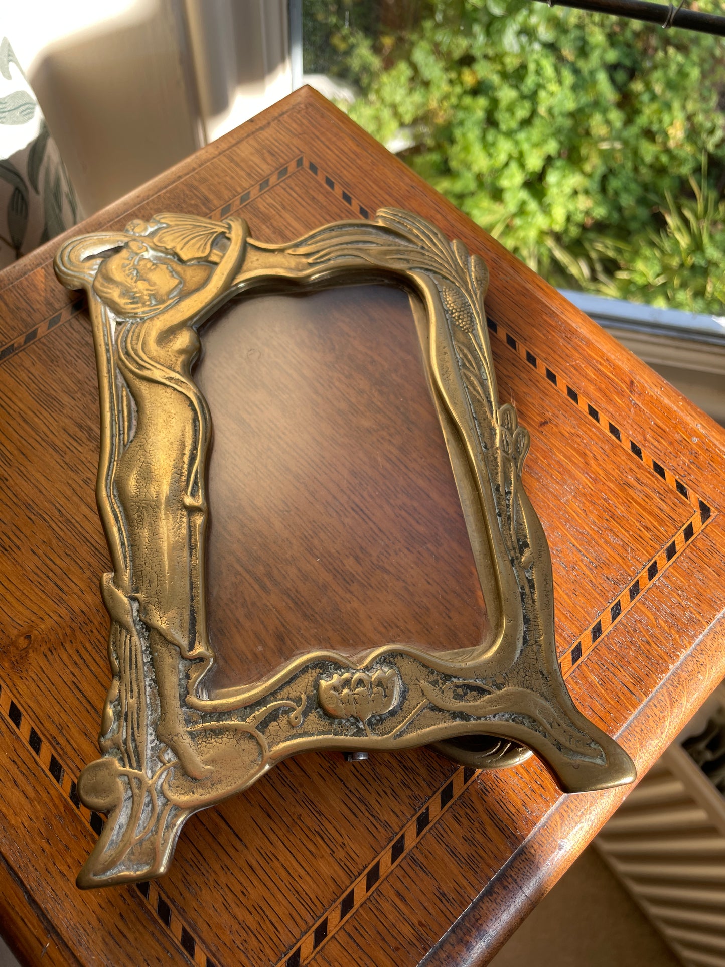 Vintage Art Nouveau Style Brass Photo Frame – 21cm Woman and Floral Design Picture Frame, Mid-Century Revival Brass Frame