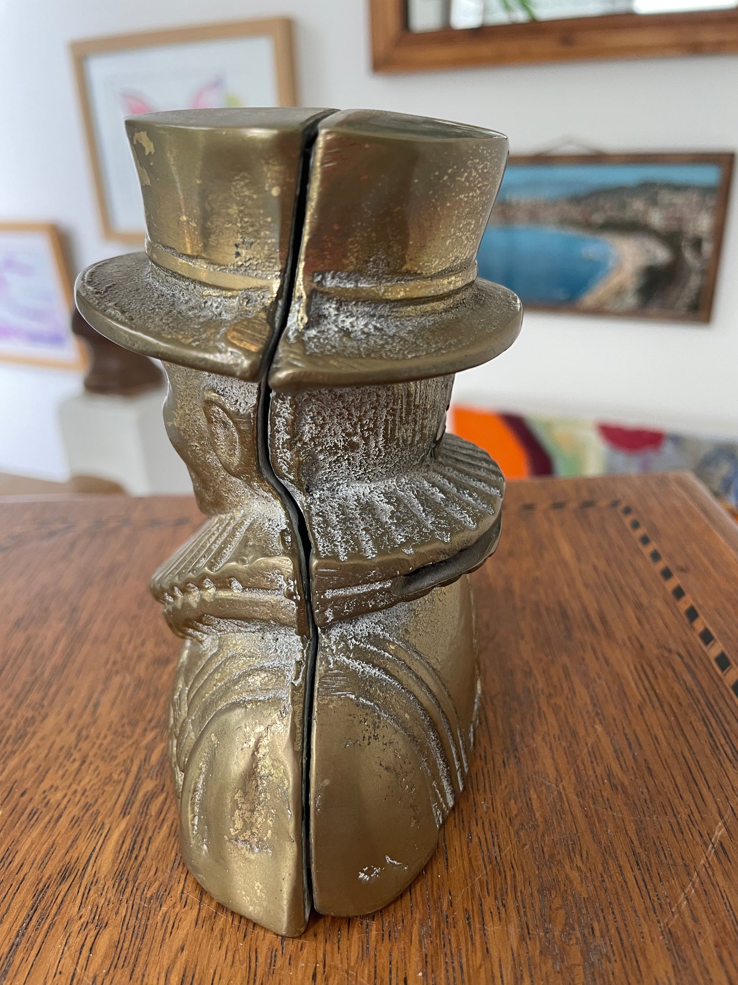 Vintage Brass Beefeater Money Box – English Mid-Century Tower of London Souvenir Coin Bank Marked ENGLAND, 12 cm