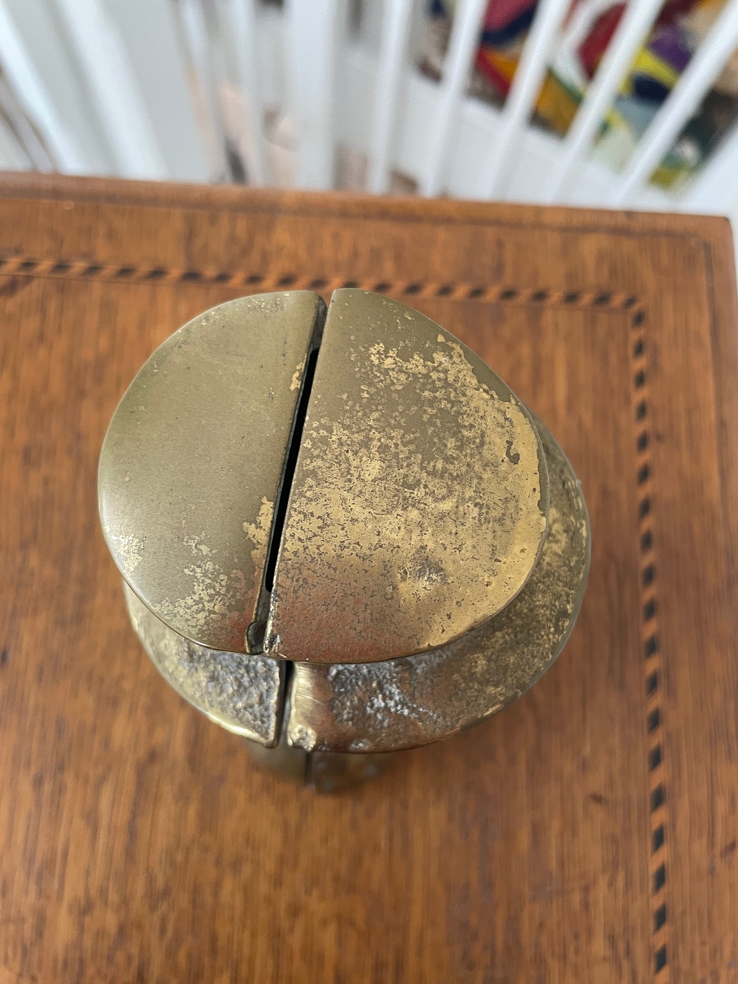 Vintage Brass Beefeater Money Box – English Mid-Century Tower of London Souvenir Coin Bank Marked ENGLAND, 12 cm