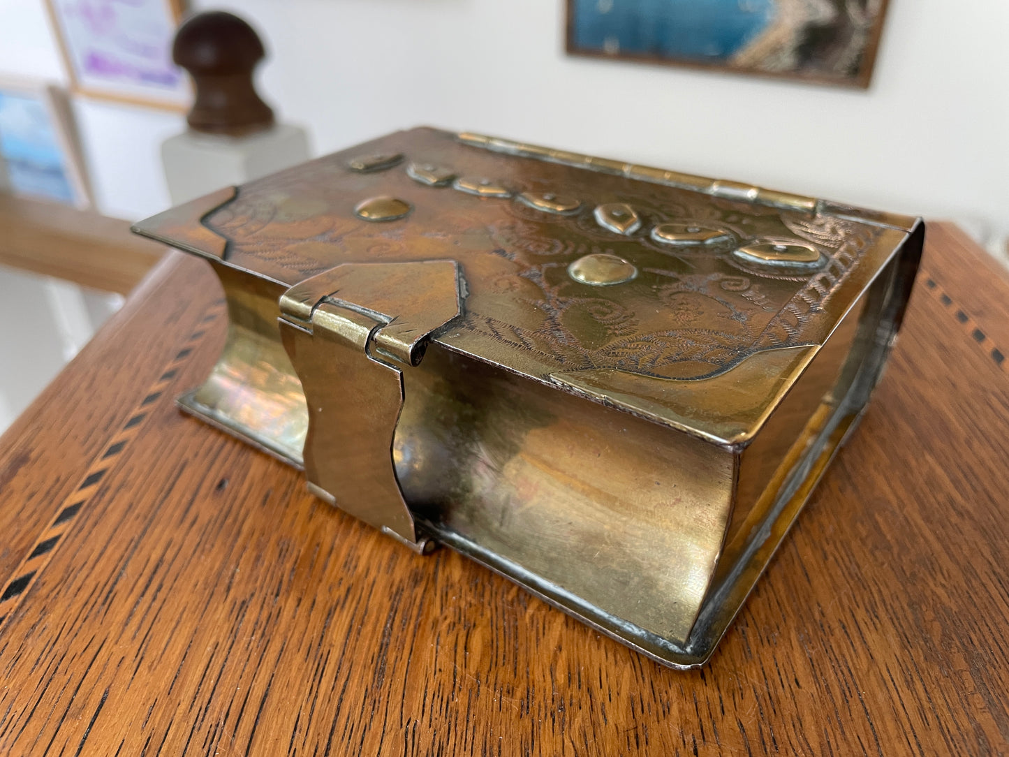 Antique Arts and Crafts Brass Money Box – Early 1900s Handcrafted Book Shaped Coin Bank with Hinged Lid, English Copper & Brass Design
