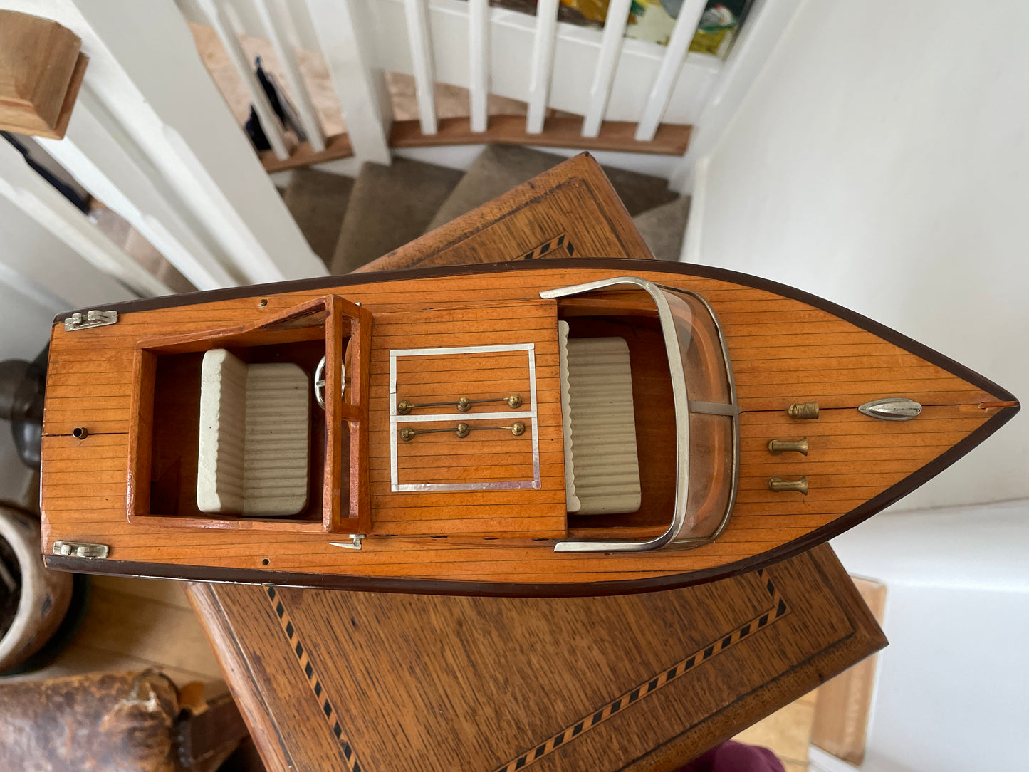 Vintage Wooden Model Speedboat on Stand – Handcrafted Mid Century Chris-Craft Style Motorboat, Varnished Display Boat with Brass Fittings