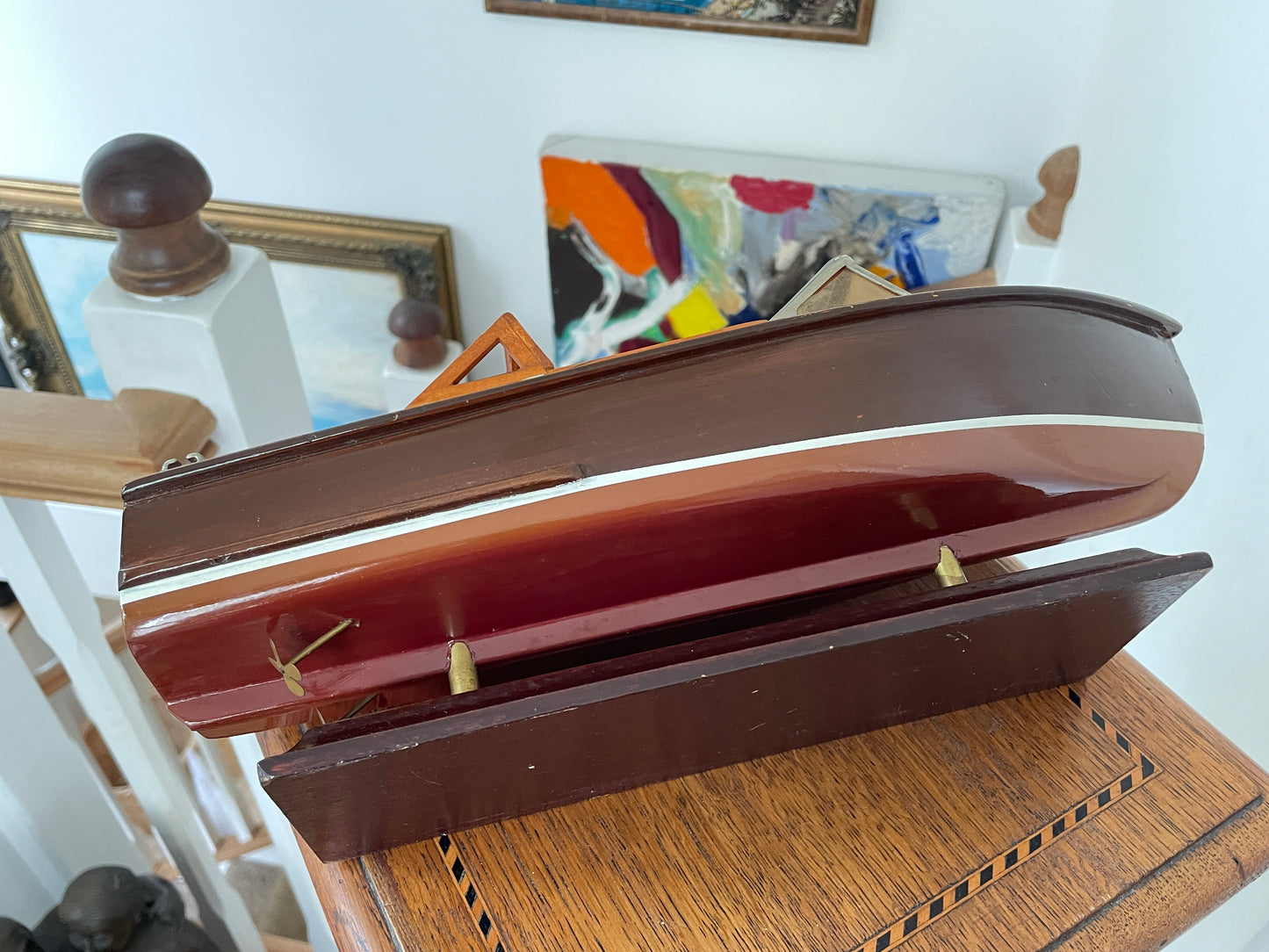 Vintage Wooden Model Speedboat on Stand – Handcrafted Mid Century Chris-Craft Style Motorboat, Varnished Display Boat with Brass Fittings
