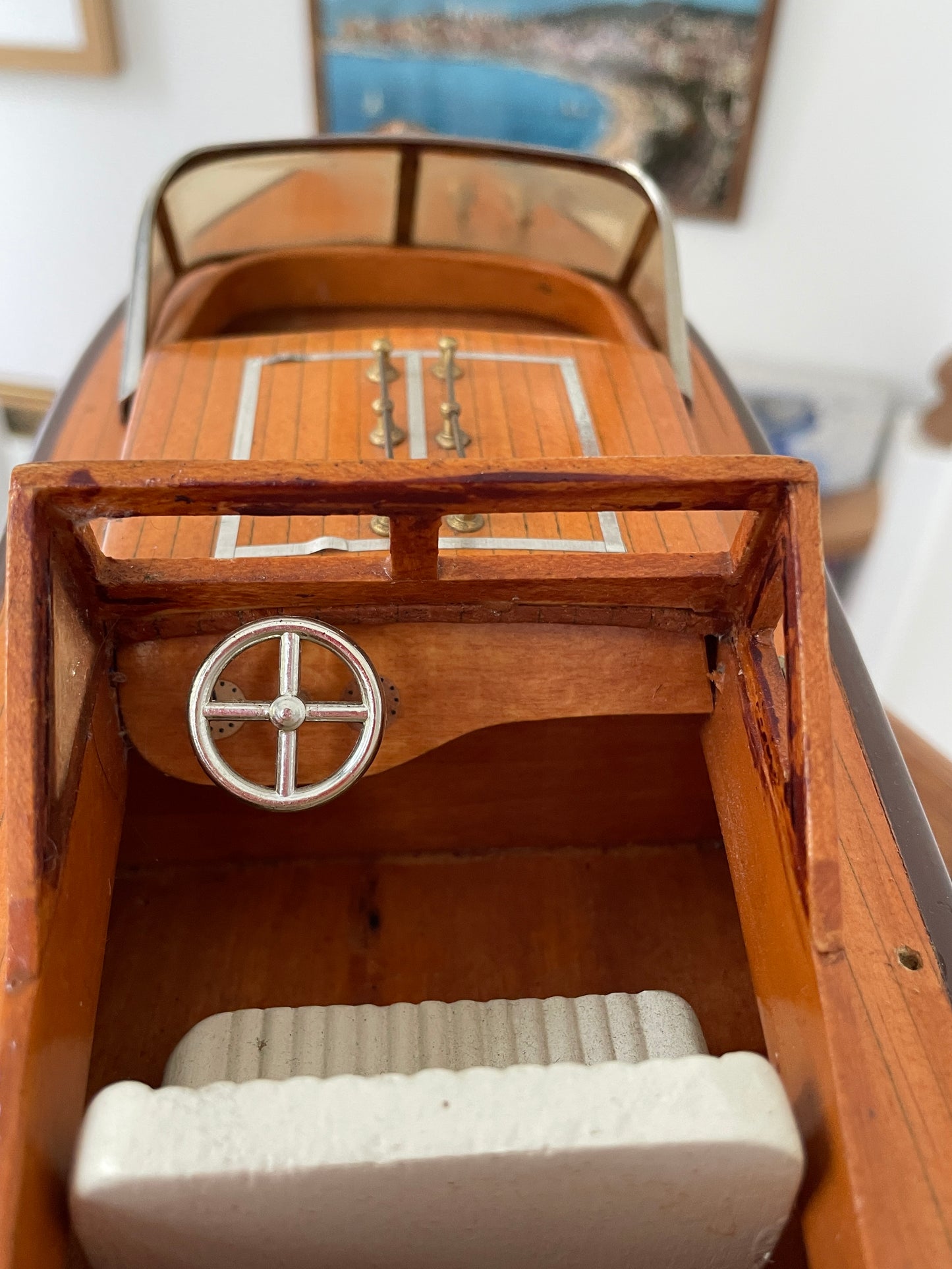 Vintage Wooden Model Speedboat on Stand – Handcrafted Mid Century Chris-Craft Style Motorboat, Varnished Display Boat with Brass Fittings