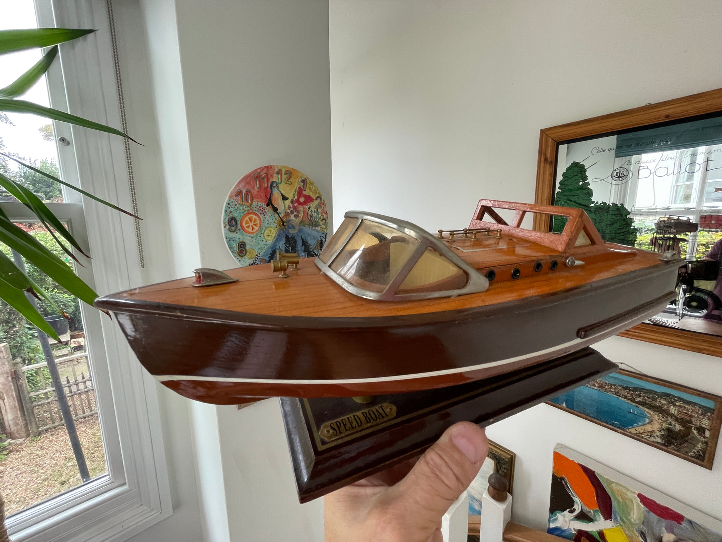 Vintage Wooden Model Speedboat on Stand – Handcrafted Mid Century Chris-Craft Style Motorboat, Varnished Display Boat with Brass Fittings