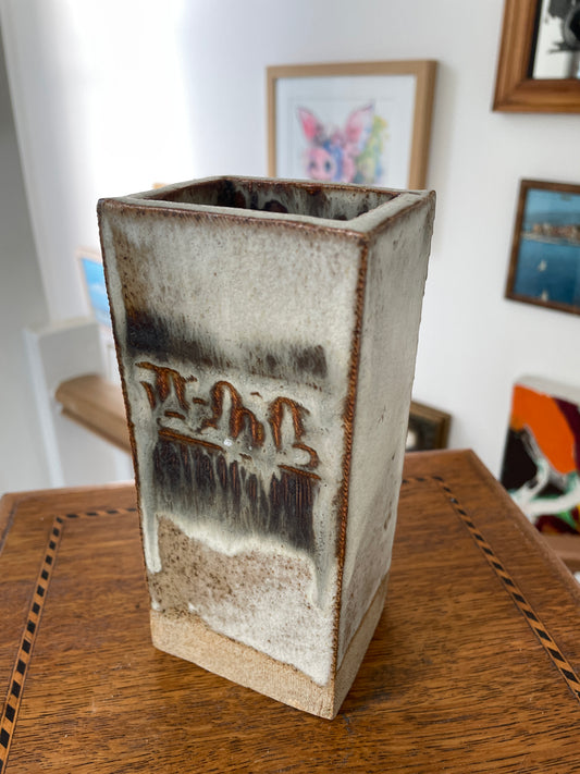 Marion Lipscomb Studio Pottery Vase – 1977 Signed British Stoneware, Textured White Glaze, Mid-Century Modern Ceramic