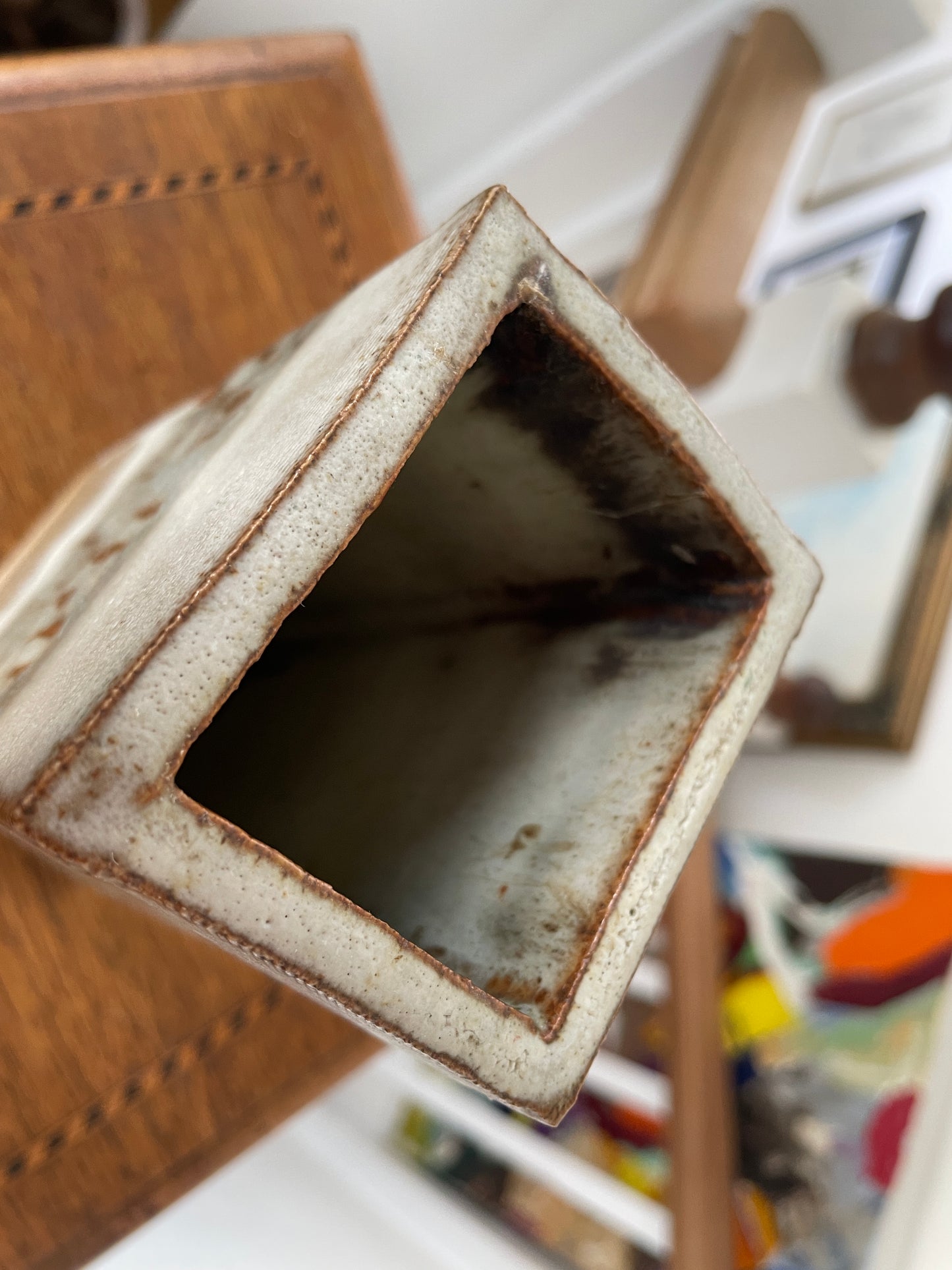 Marion Lipscomb Studio Pottery Vase – 1977 Signed British Stoneware, Textured White Glaze, Mid-Century Modern Ceramic