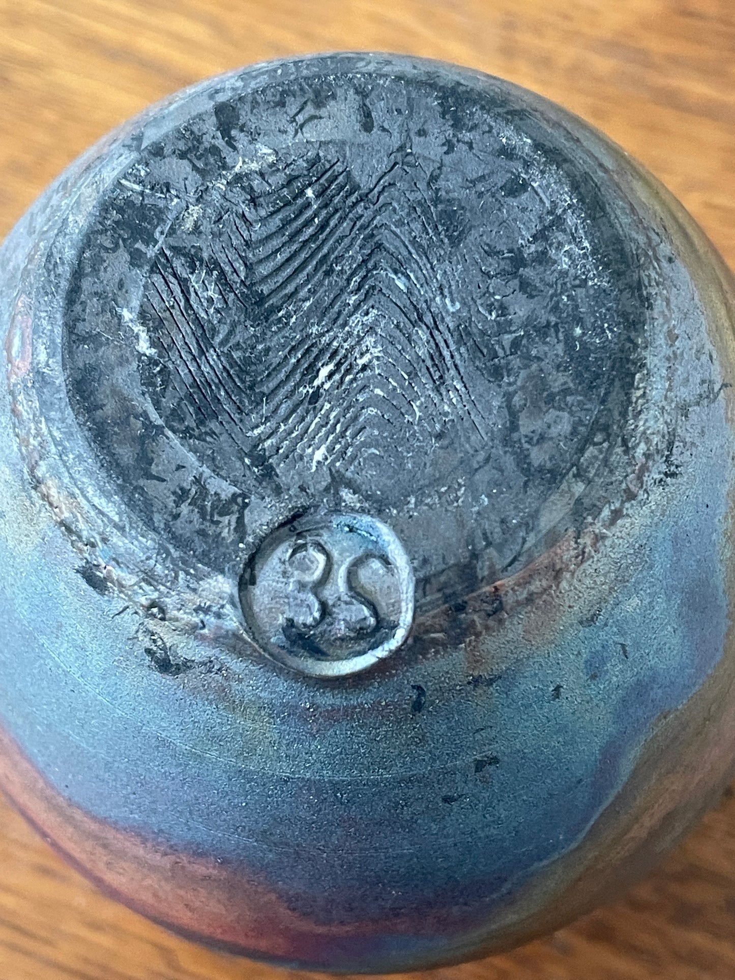 British Studio Pottery Raku Vase – Iridescent Copper-Matte Fired Stoneware with 3S Stamp (Late 20th Century)