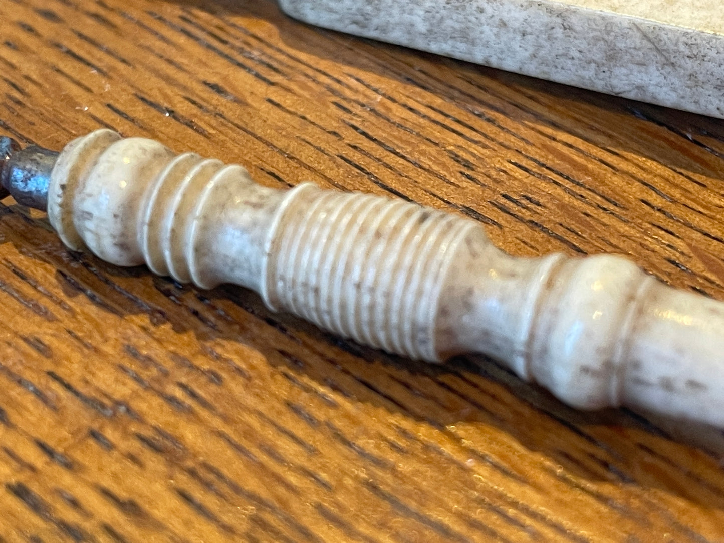 Antique British Bone-Handled Sewing & Craft Tools – Mixed Lot of Awls, Hooks & Stilettos (c.1850–1900)2