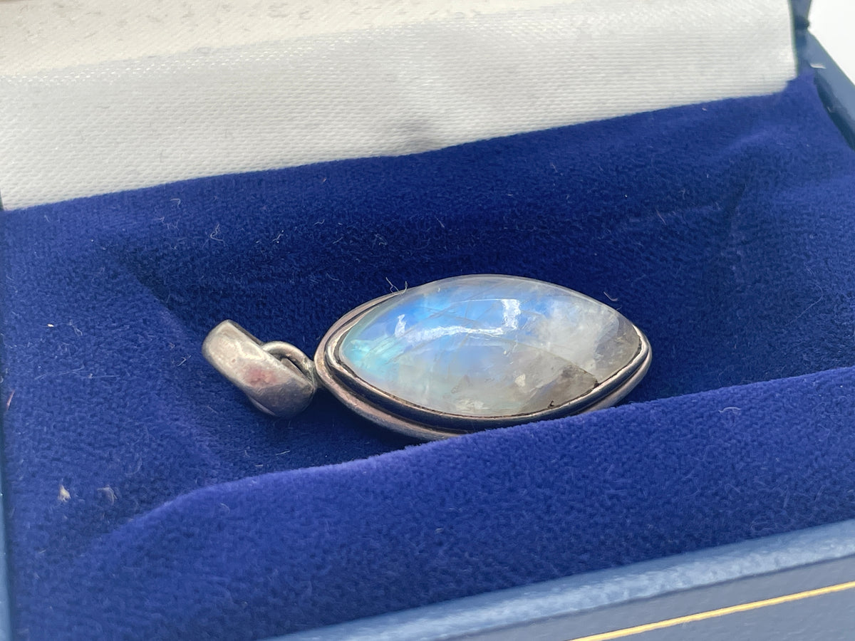 Vintage Sterling Silver Moonstone Pendant – 9g Boxed