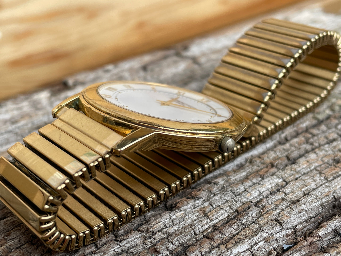 Vintage Raymond Weil Geneve 18k gold plated Unisex Swiss Seven jewel Quartz movement watch