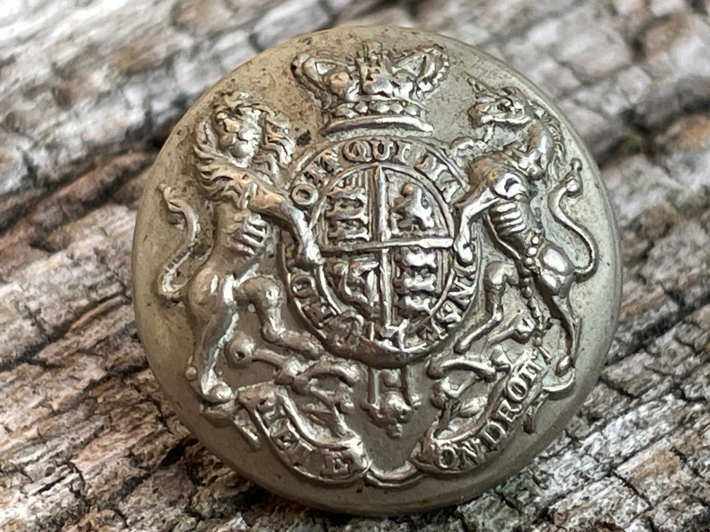 Victorian Army General Service Corps volunteers tunic button by J B Pearce and Co