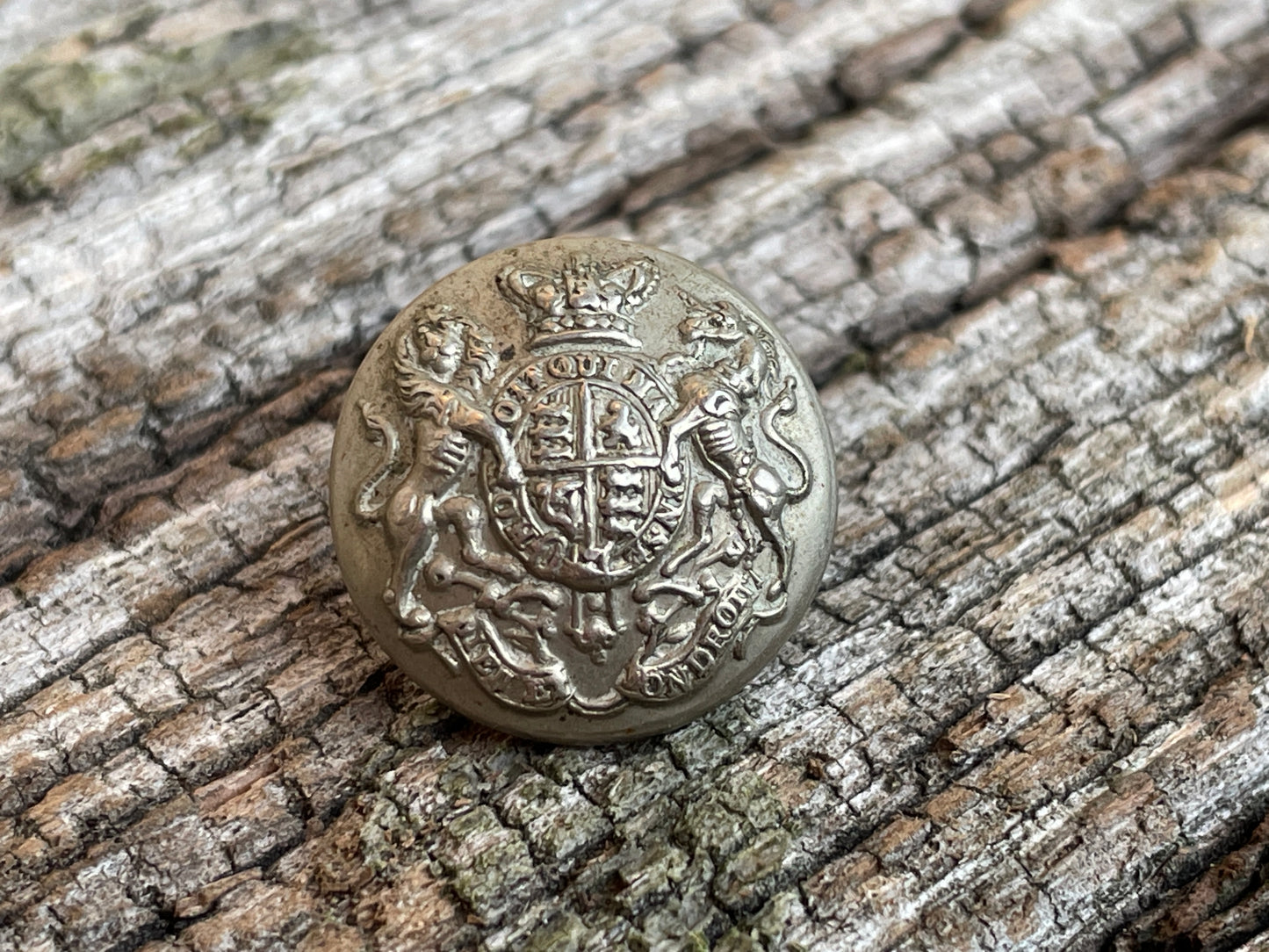 Victorian Army General Service Corps volunteers tunic button by J B Pearce and Co