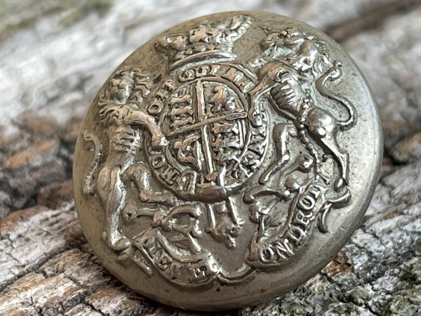 Victorian Army General Service Corps volunteers tunic button by J B Pearce and Co