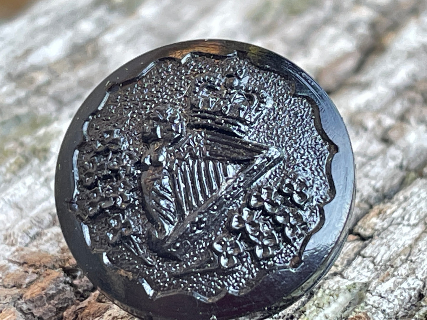 Royal Irish Regiment tunic button 19mm