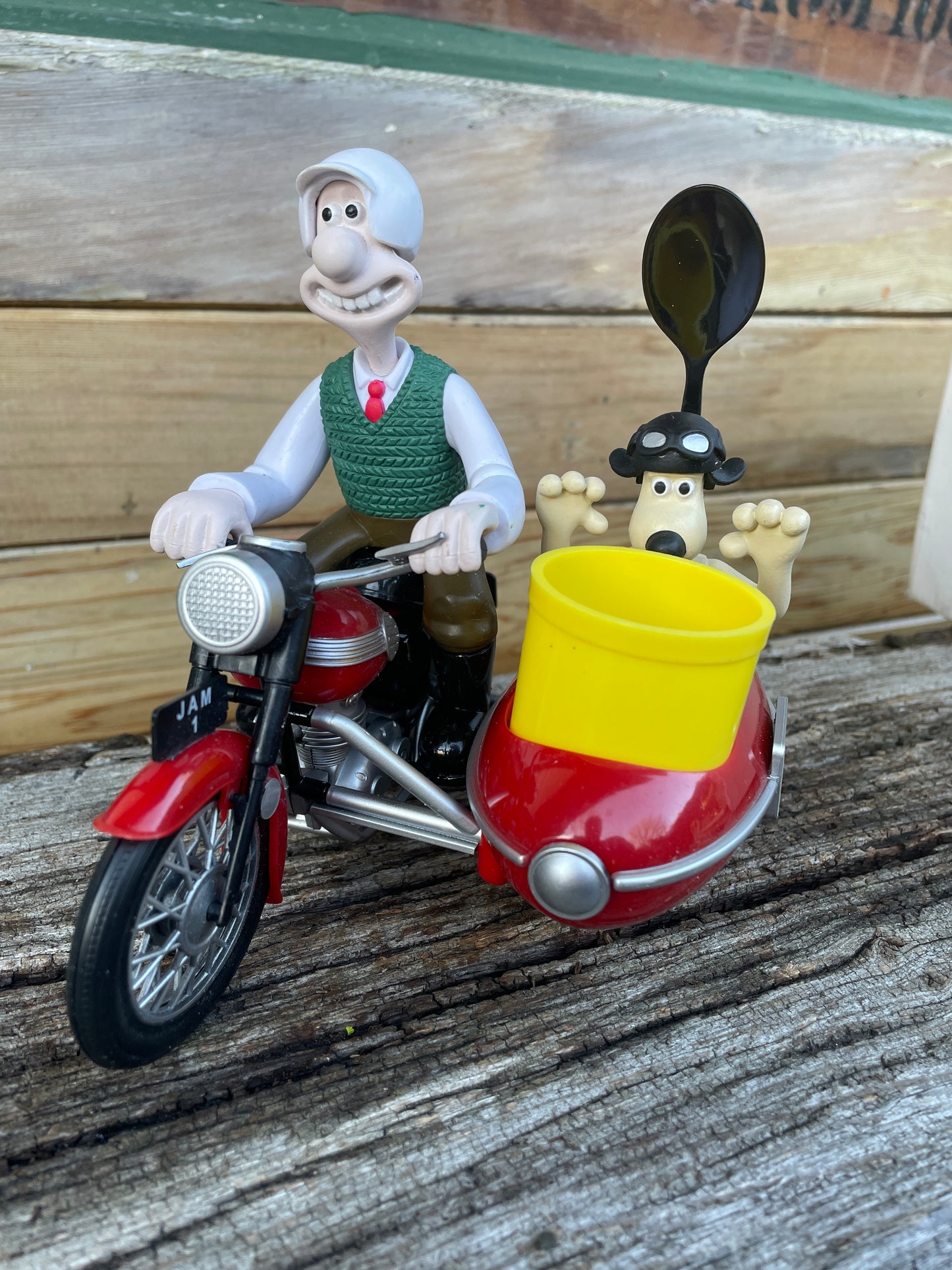 Wallace and Gromit Rapide-O-Matic clockwork moveable preserve dispenser 14cm tall