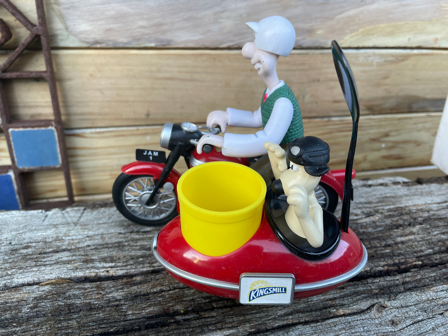 Wallace and Gromit Rapide-O-Matic clockwork moveable preserve dispenser 14cm tall