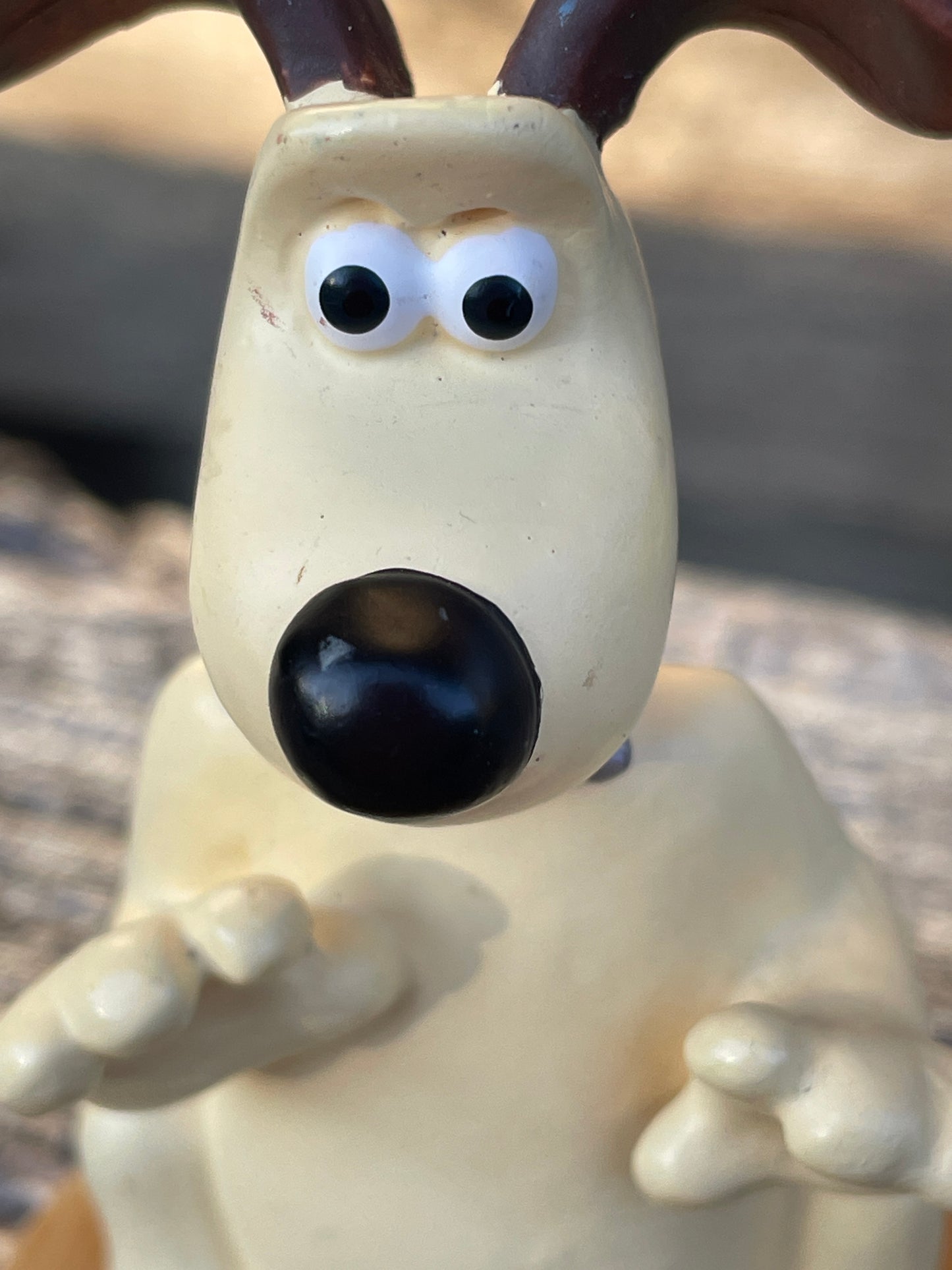 Wallace and Gromit Original vintage ceramic Figurine on a stand 8.5cm tall