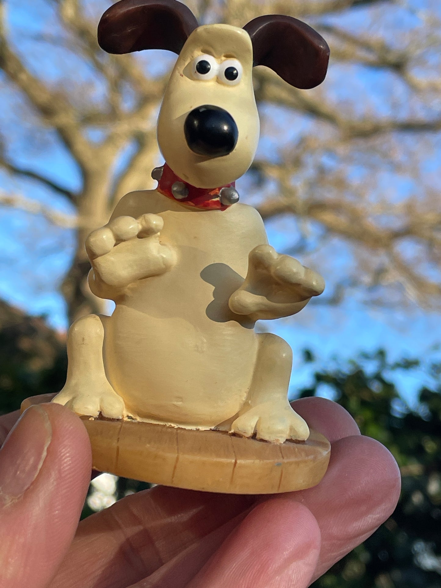 Wallace and Gromit Original vintage ceramic Figurine on a stand 8.5cm tall