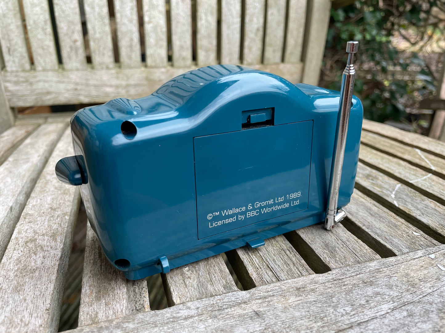Wallace and Gromit AM/FM radio - working 15cm wide