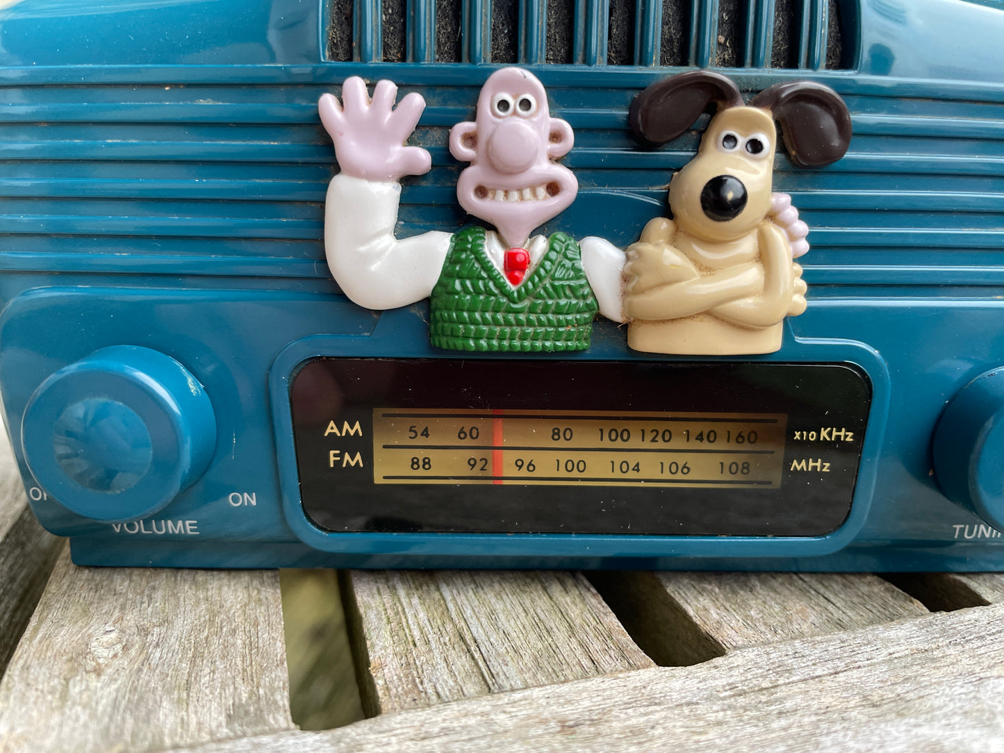 Wallace and Gromit AM/FM radio - working 15cm wide