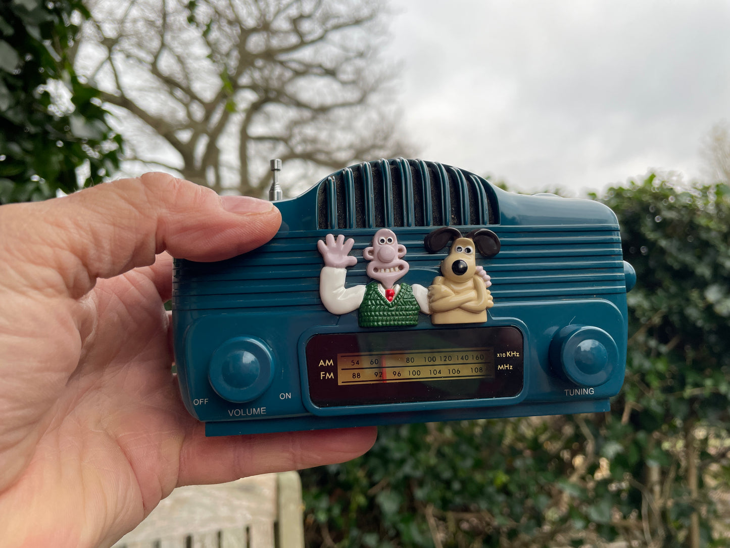 Wallace and Gromit AM/FM radio - working 15cm wide