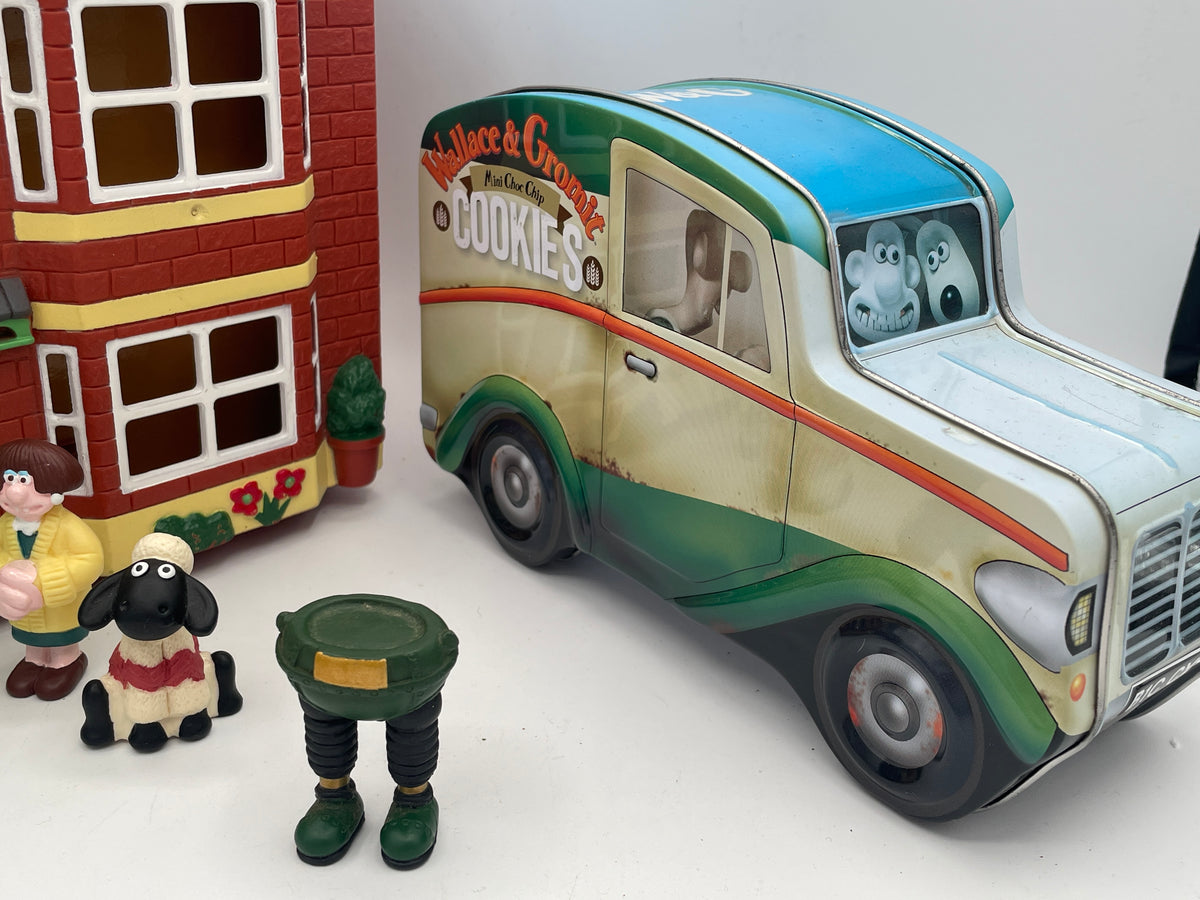 Wallace & Gromit West Wallaby Street Wash 'N' Go Playhouse, Van Biscuit Tin & Figurine Set