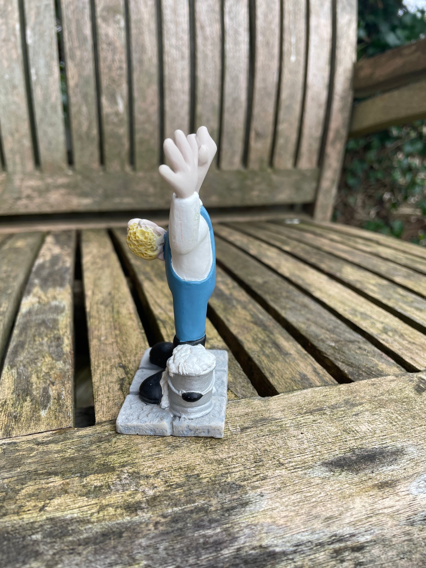 Wallace and Gromit- Wallace window cleaner character ceramic figure 11cm tall