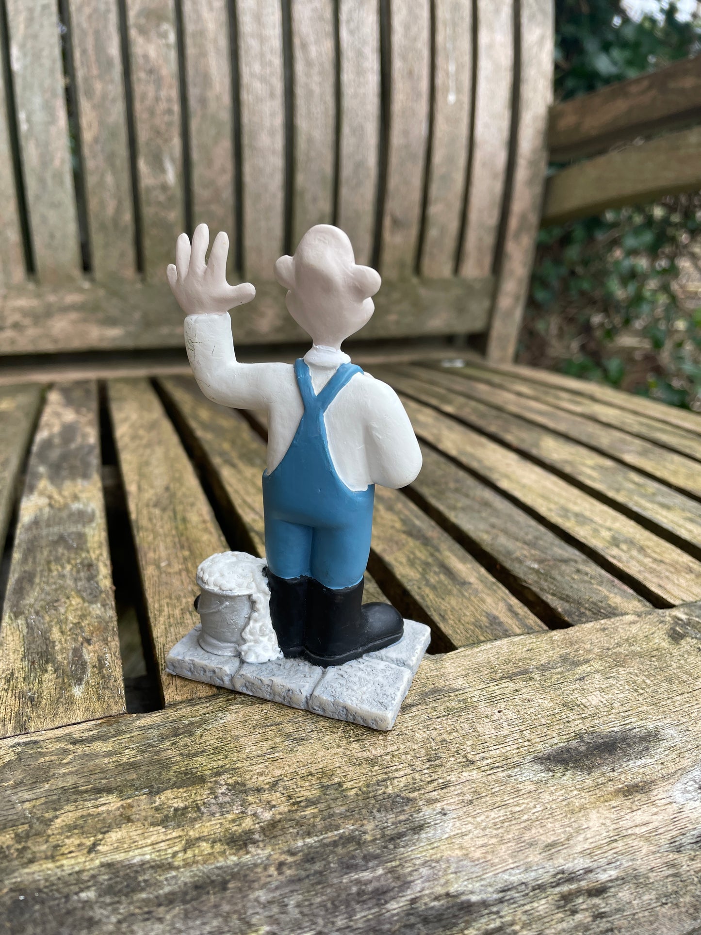 Wallace and Gromit- Wallace window cleaner character ceramic figure 11cm tall