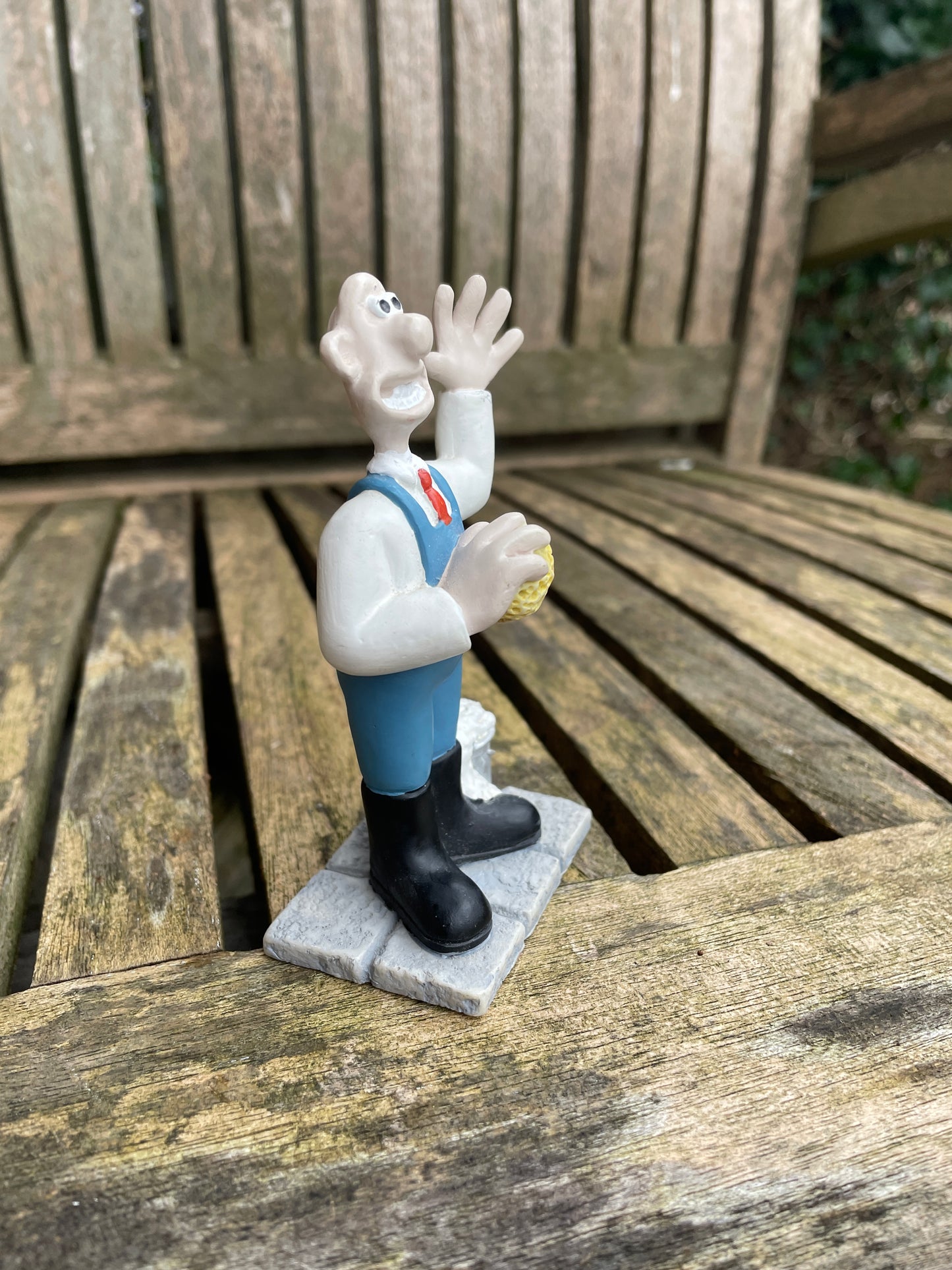 Wallace and Gromit- Wallace window cleaner character ceramic figure 11cm tall