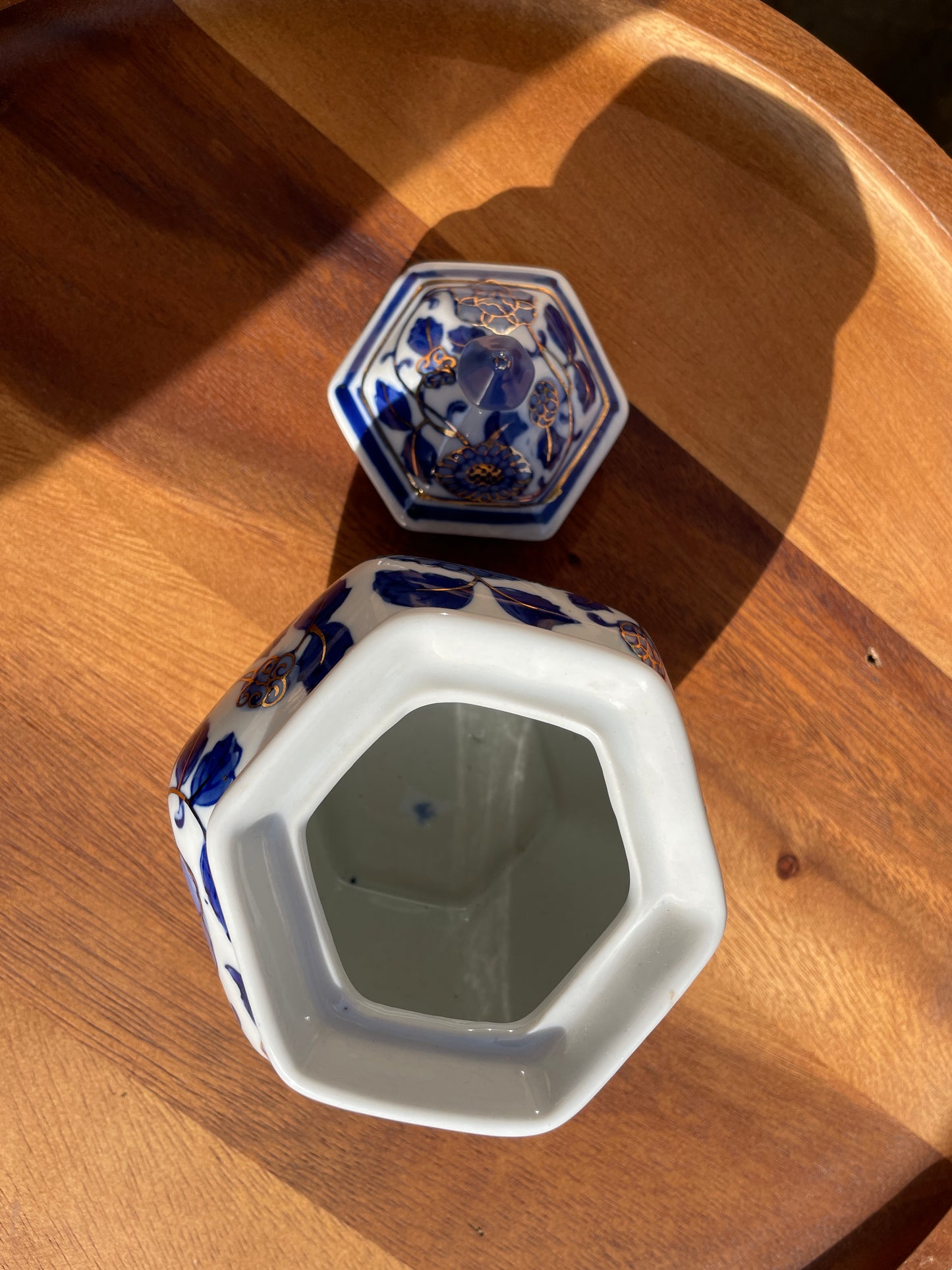 Hexagonal porcelain hand painted gilded oriental lidded pot 12cm tall