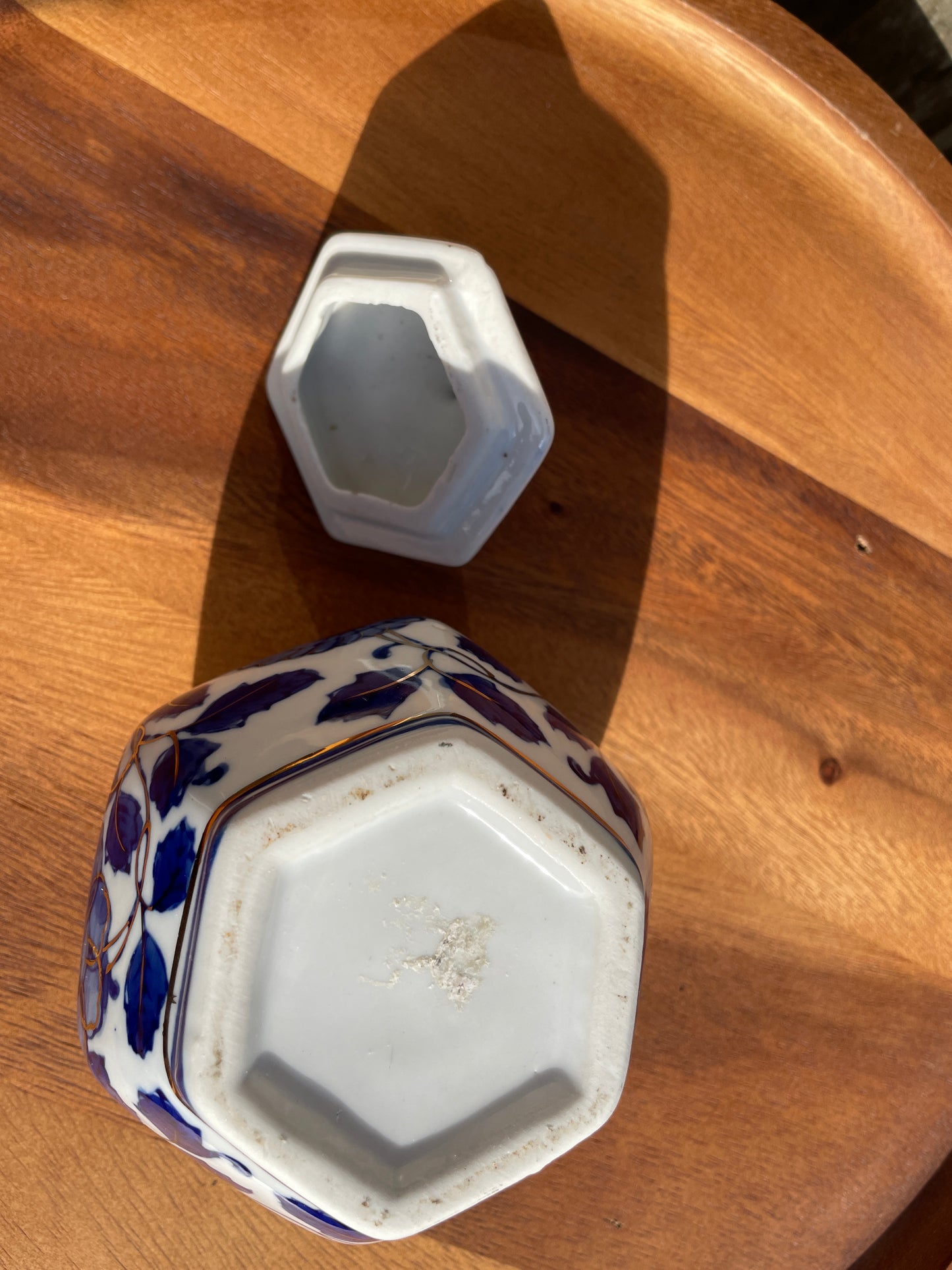 Hexagonal porcelain hand painted gilded oriental lidded pot 12cm tall