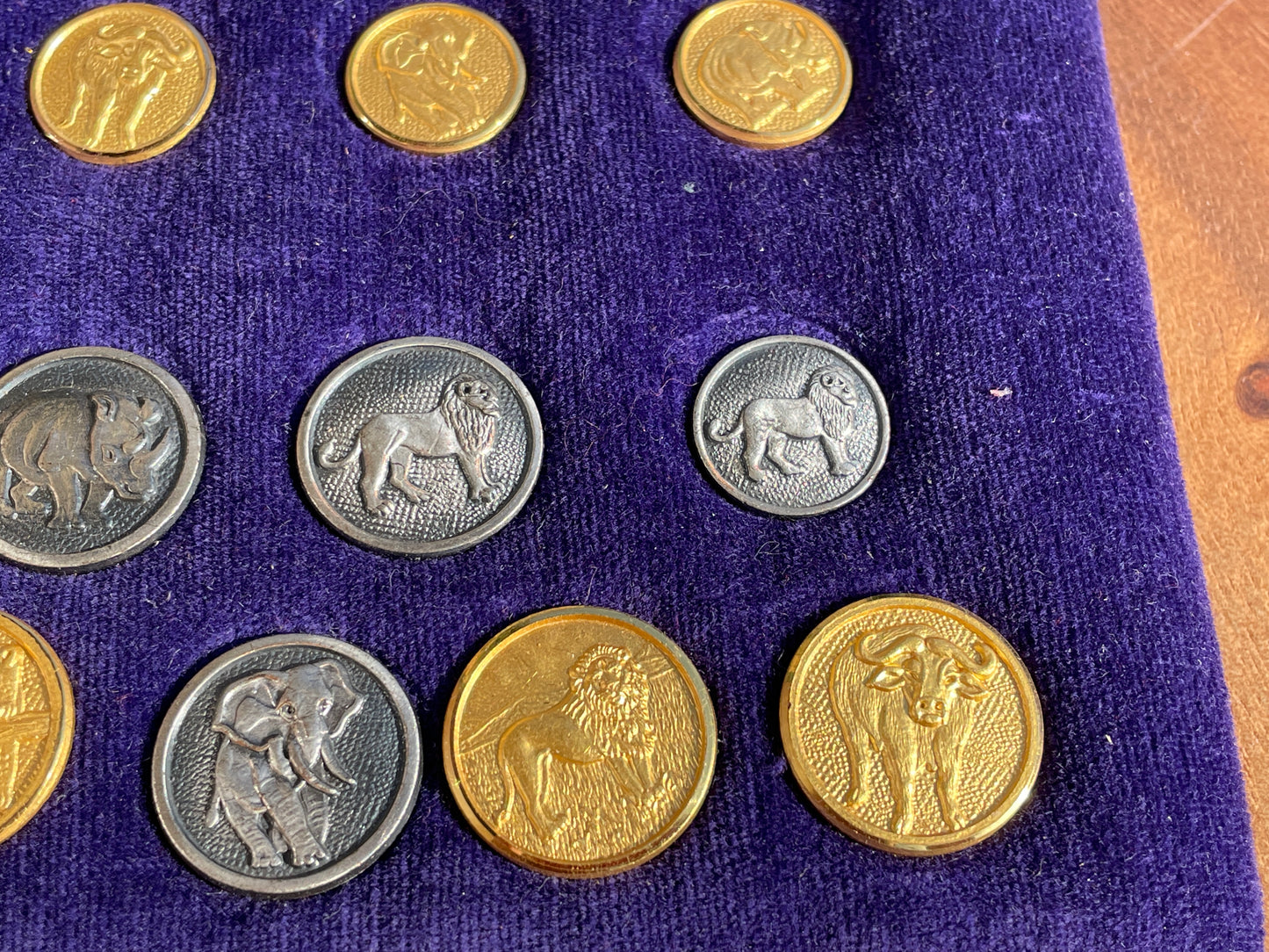 African wild animal buttons zebra, lion, rhino, elephant, buffalo and leopard in brass and pewter -25 no.