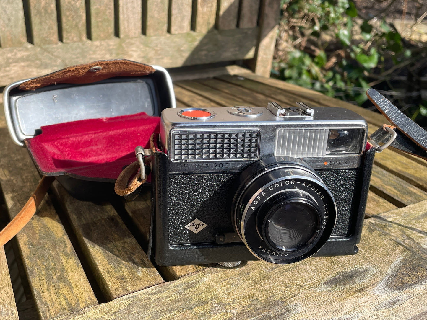 Vintage Agfa Optima 200 sensor film camera with original case