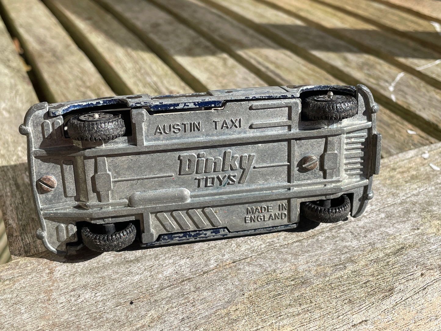 Vintage Dinky Toys die-cast London Austin Taxi - London black cab metal toy