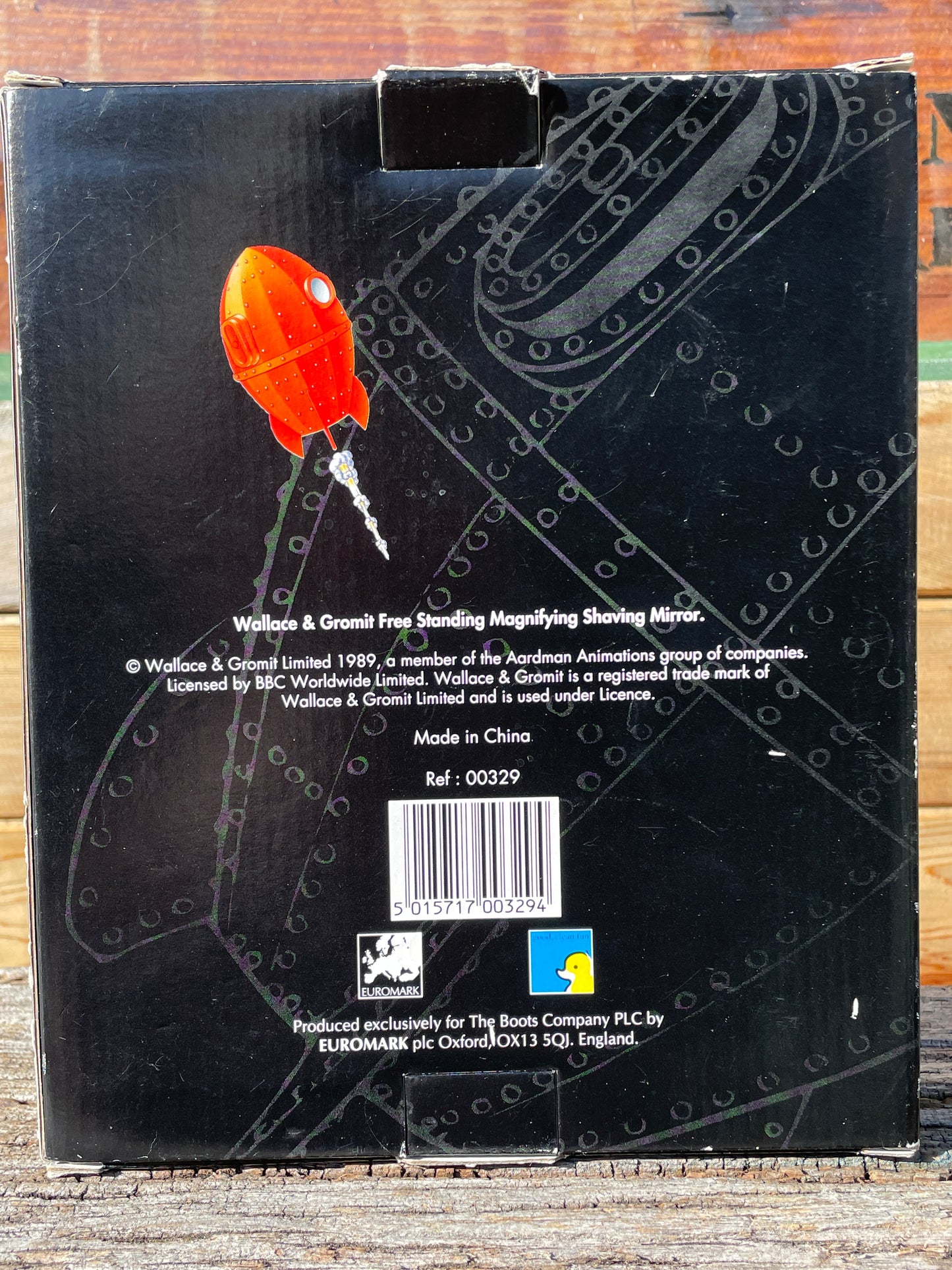 Original Wallace and Gromit shaving mirror in sealed original box approx 19cm tall