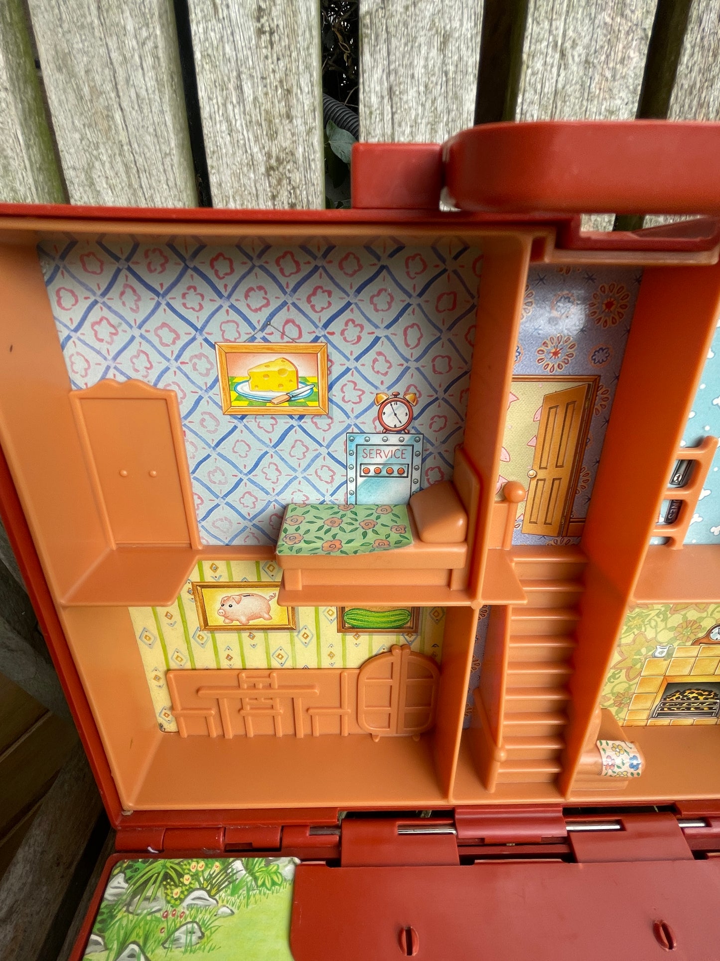 Original Wallace and Gromit's Wash 'N' Go Playhouse - 27cm wide
