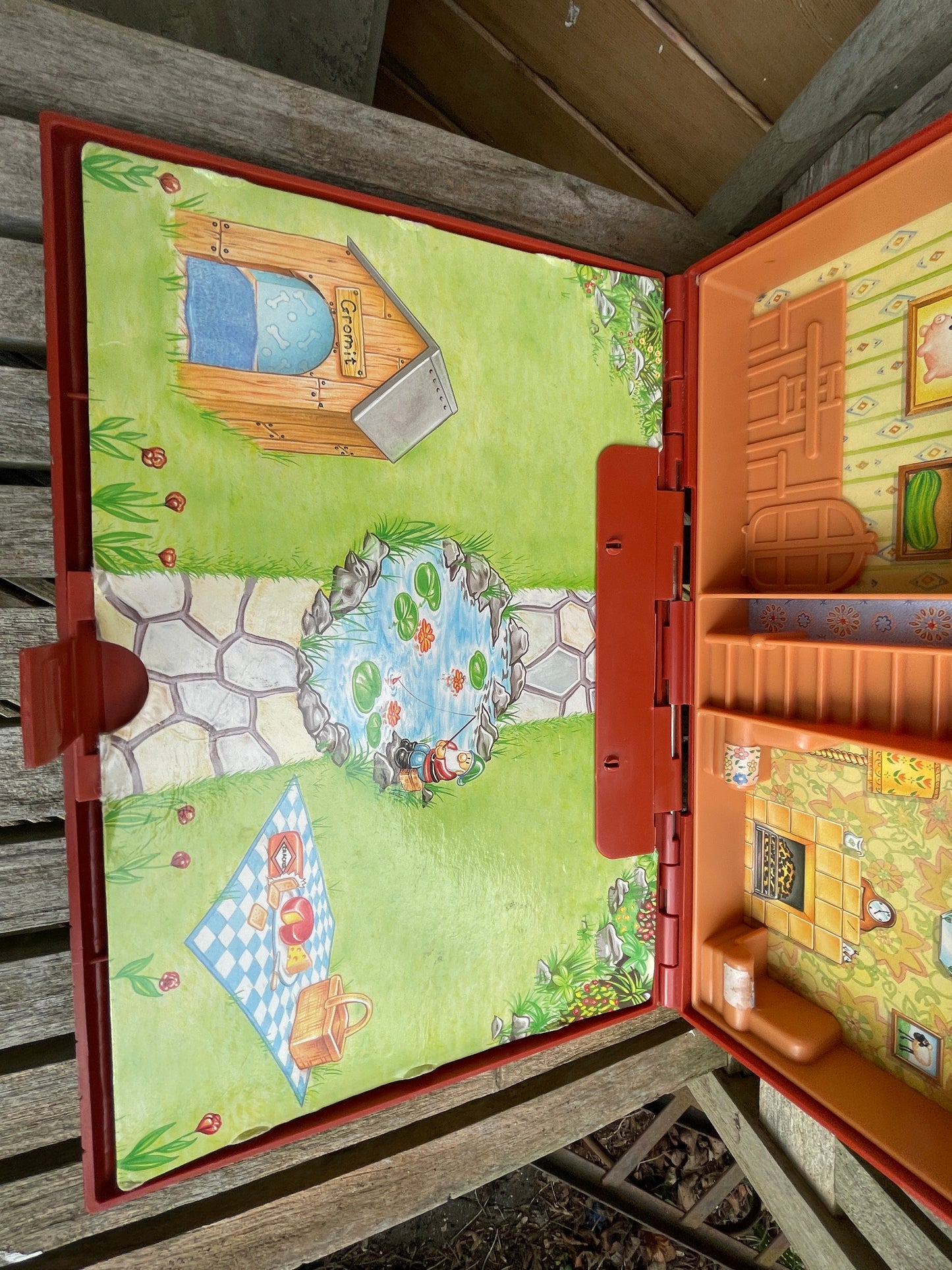 Original Wallace and Gromit's Wash 'N' Go Playhouse - 27cm wide