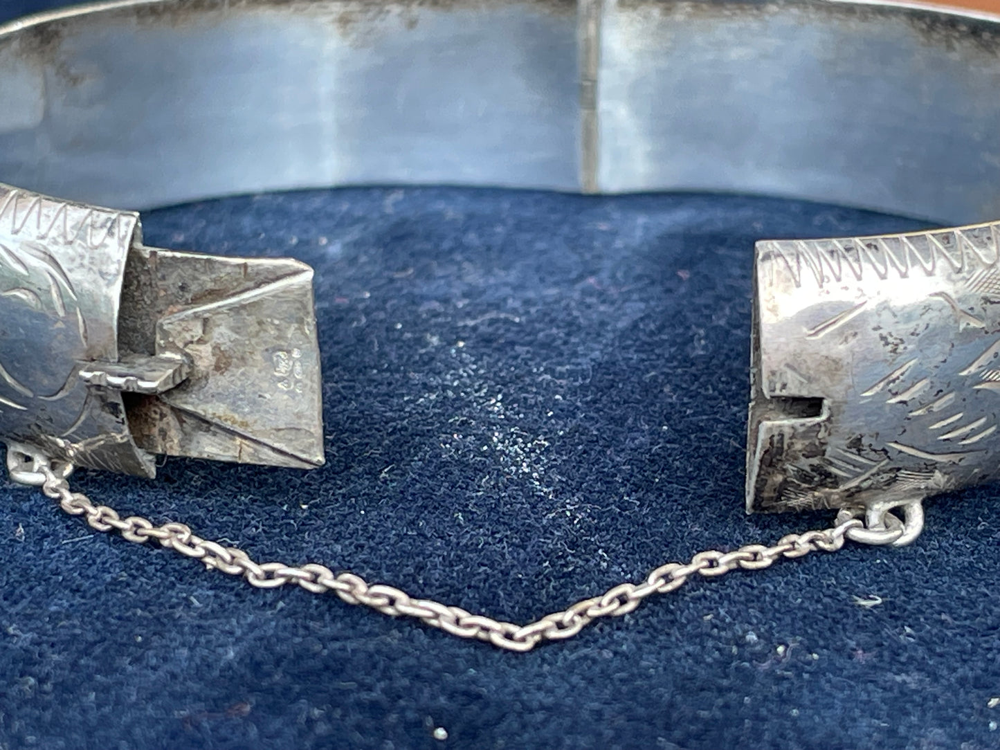 925 solid silver engraved bangle/bracelet 6cm internal diameter