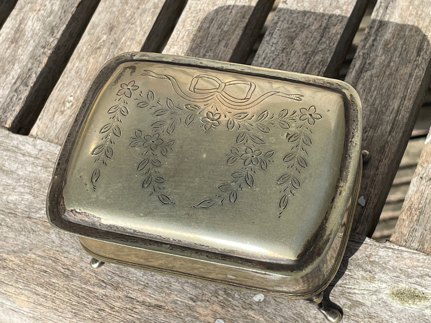 Antique S & Co. EPNS hand engraved jewellery casket 9.5cm wide