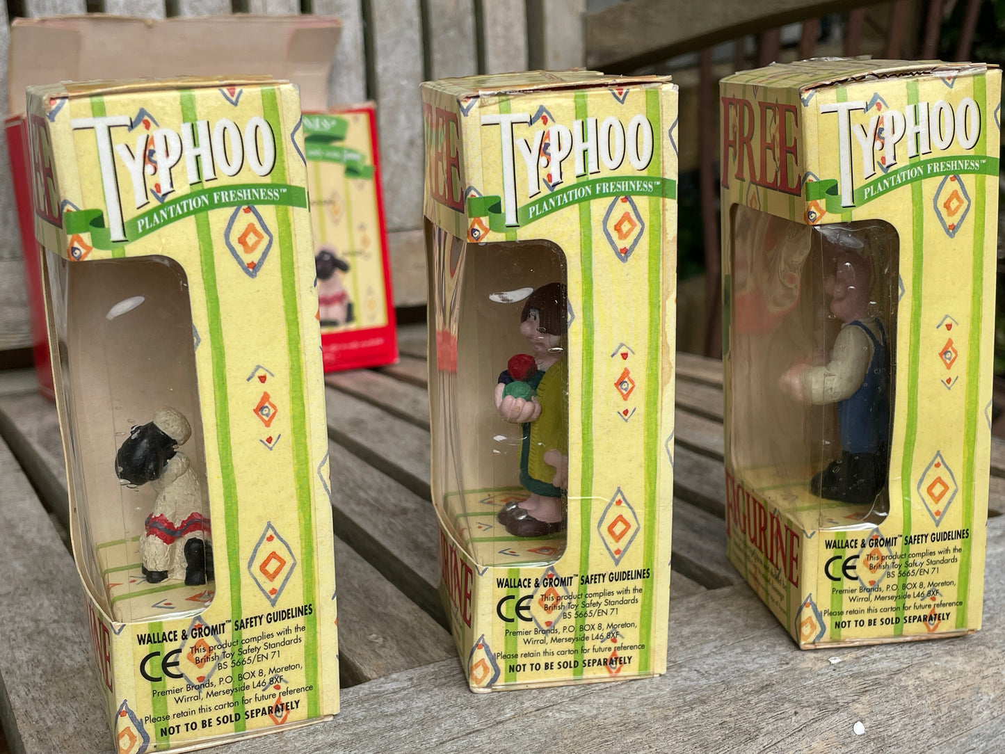 Original Wallace and Gromit Typhoo tea boxed characters 1998