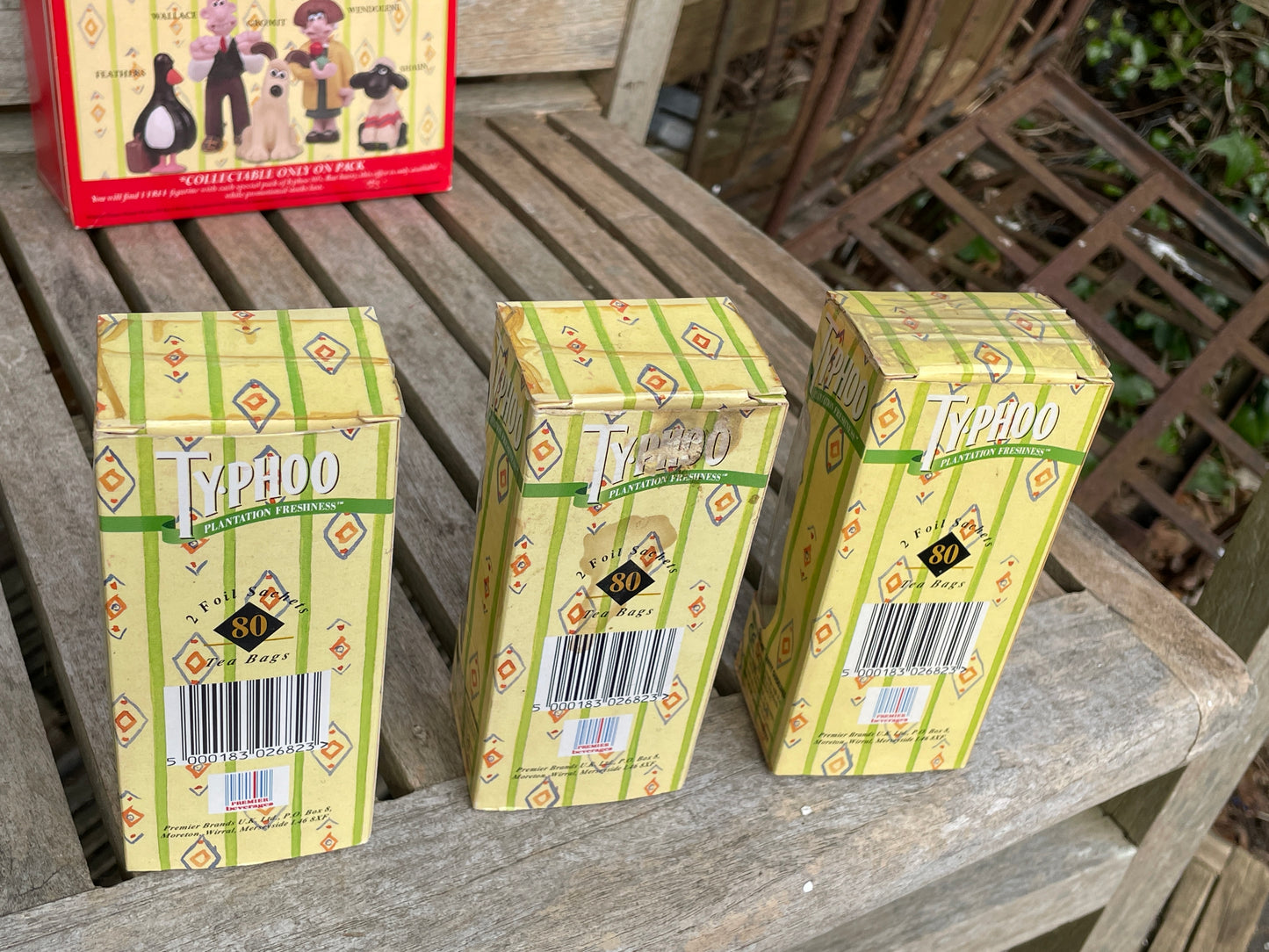 Original Wallace and Gromit Typhoo tea boxed characters 1998