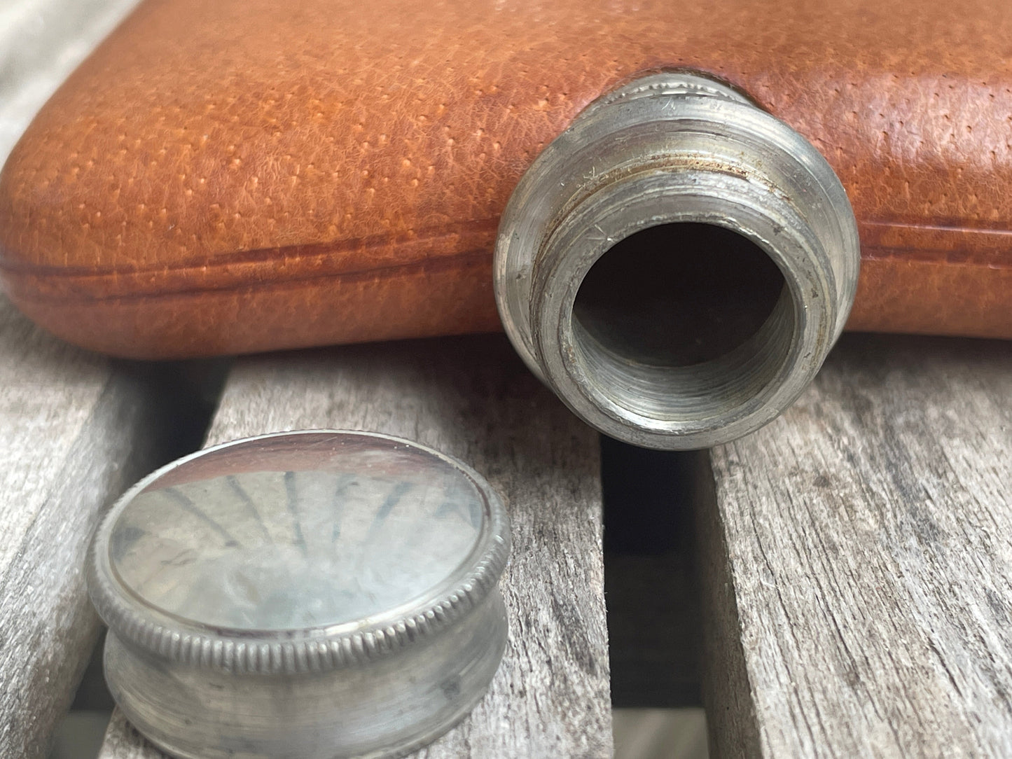 Vintage English Hip Flask – James Dixon & Sons – Electroplated Cap – Leather Clad – Sheffield – 264g – c.1920s–40s